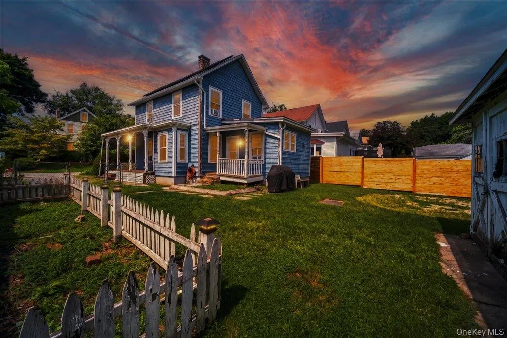 5 Maple Street, Beacon, NY, 2 Bedrooms Bedrooms, 5 Rooms Rooms,1 BathroomBathrooms,Residential,For Rent,Maple,0,1035183 5 Maple Street, Beacon, NY, 2 Bedrooms Bedrooms, 5 Rooms Rooms,1 BathroomBathrooms,Residential,For Rent,Maple,0,1035183