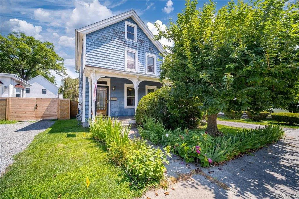5 Maple Street, Beacon, NY, 2 Bedrooms Bedrooms, 5 Rooms Rooms,1 BathroomBathrooms,Residential,For Rent,Maple,0,1035183 5 Maple Street, Beacon, NY, 2 Bedrooms Bedrooms, 5 Rooms Rooms,1 BathroomBathrooms,Residential,For Rent,Maple,0,1035183