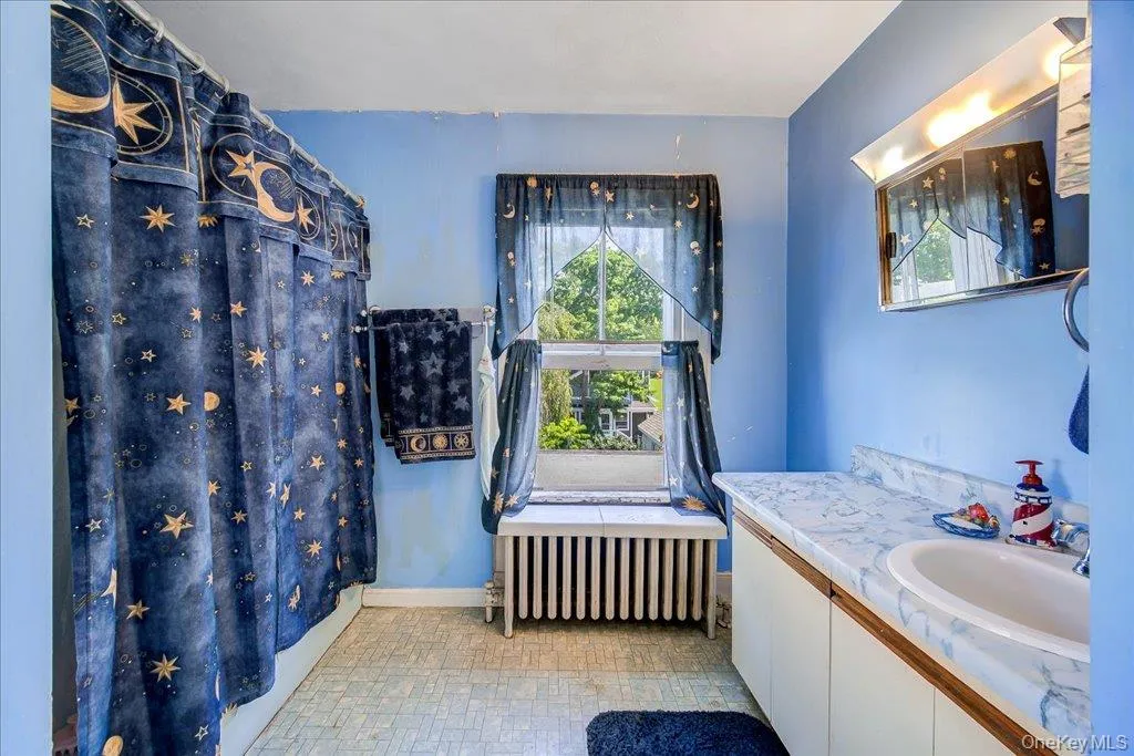 5 Maple Street, Beacon, NY, 2 Bedrooms Bedrooms, 5 Rooms Rooms,1 BathroomBathrooms,Residential,For Rent,Maple,0,1035183 5 Maple Street, Beacon, NY, 2 Bedrooms Bedrooms, 5 Rooms Rooms,1 BathroomBathrooms,Residential,For Rent,Maple,0,1035183
