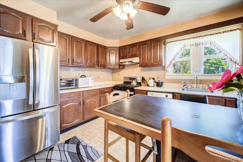 5 Maple Street, Beacon, NY, 2 Bedrooms Bedrooms, 5 Rooms Rooms,1 BathroomBathrooms,Residential,For Rent,Maple,0,1035183 5 Maple Street, Beacon, NY, 2 Bedrooms Bedrooms, 5 Rooms Rooms,1 BathroomBathrooms,Residential,For Rent,Maple,0,1035183