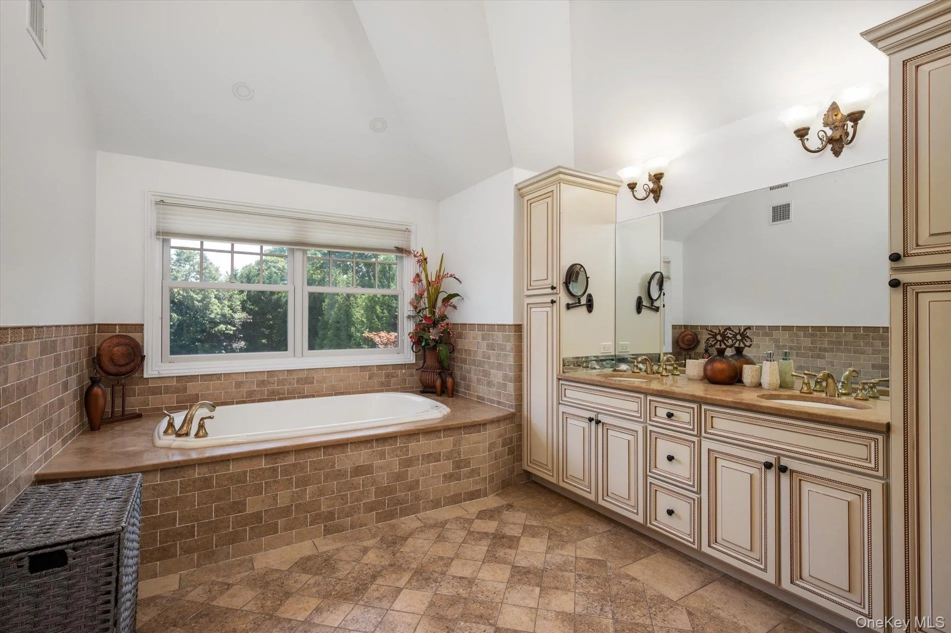 12 Glenridge Lane, Smithtown, NY, 4 Bedrooms Bedrooms, 8 Rooms Rooms,3 BathroomsBathrooms,Residential Lease,For Rent,Glenridge,0,1035185 12 Glenridge Lane, Smithtown, NY, 4 Bedrooms Bedrooms, 8 Rooms Rooms,3 BathroomsBathrooms,Residential Lease,For Rent,Glenridge,0,1035185