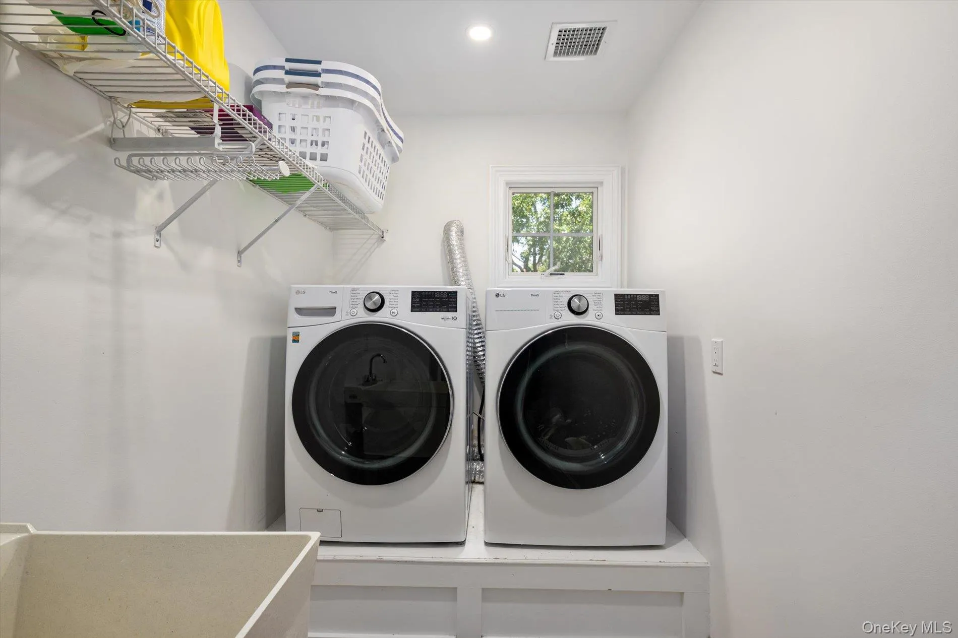12 Glenridge Lane, Smithtown, NY, 4 Bedrooms Bedrooms, 8 Rooms Rooms,3 BathroomsBathrooms,Residential Lease,For Rent,Glenridge,0,1035185 12 Glenridge Lane, Smithtown, NY, 4 Bedrooms Bedrooms, 8 Rooms Rooms,3 BathroomsBathrooms,Residential Lease,For Rent,Glenridge,0,1035185