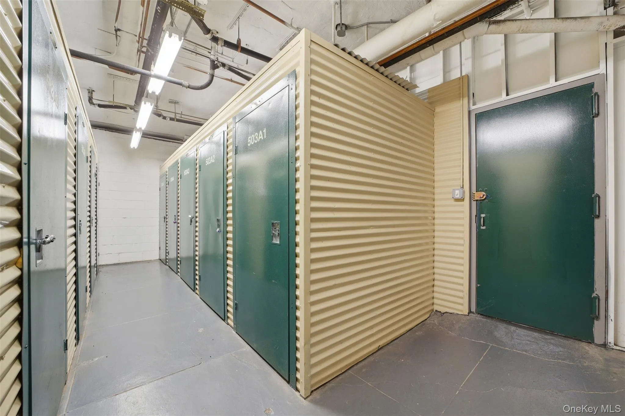 Huge storage locker Huge storage locker
