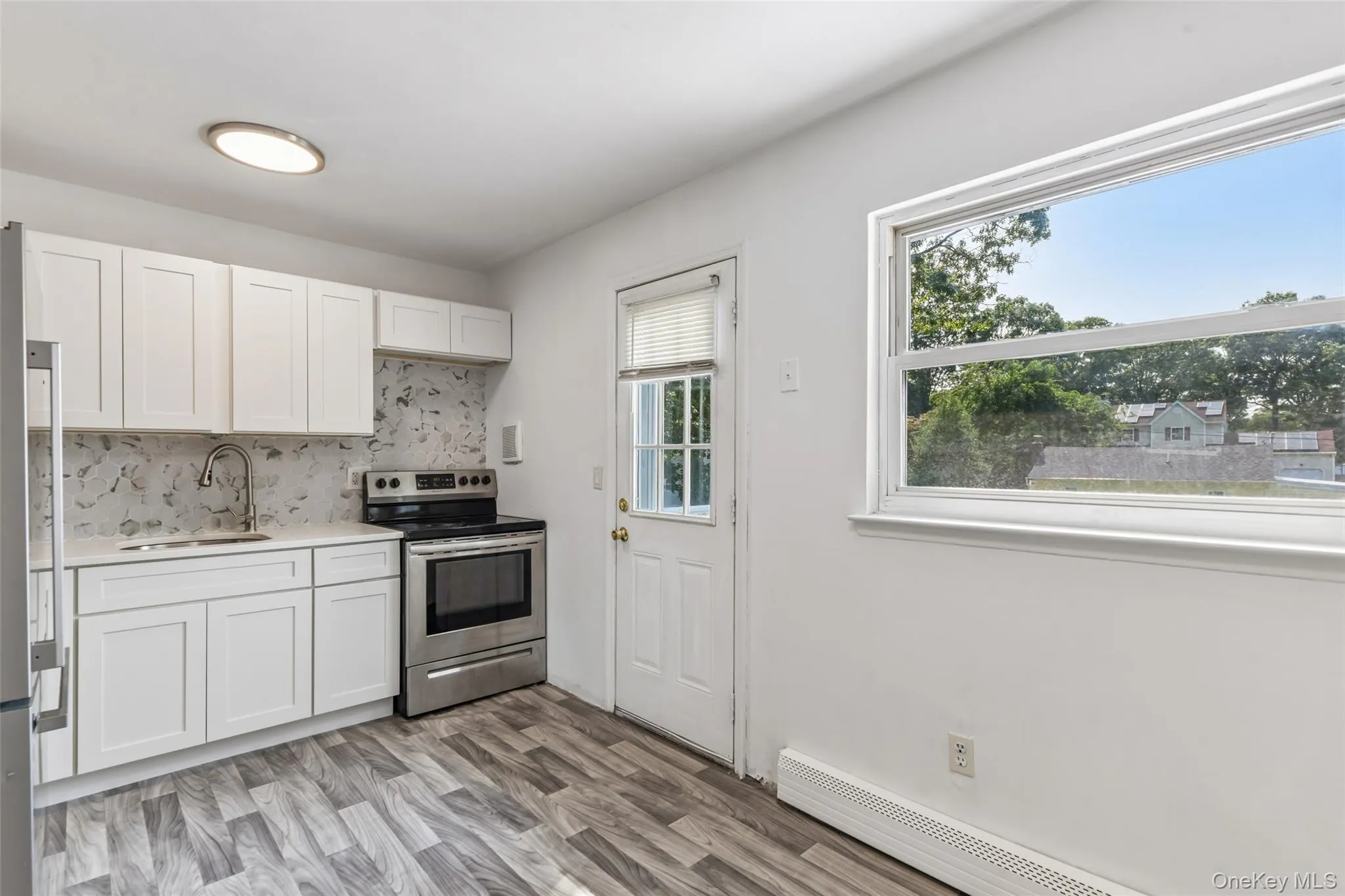 Kitchen w/Dinette Kitchen w/Dinette