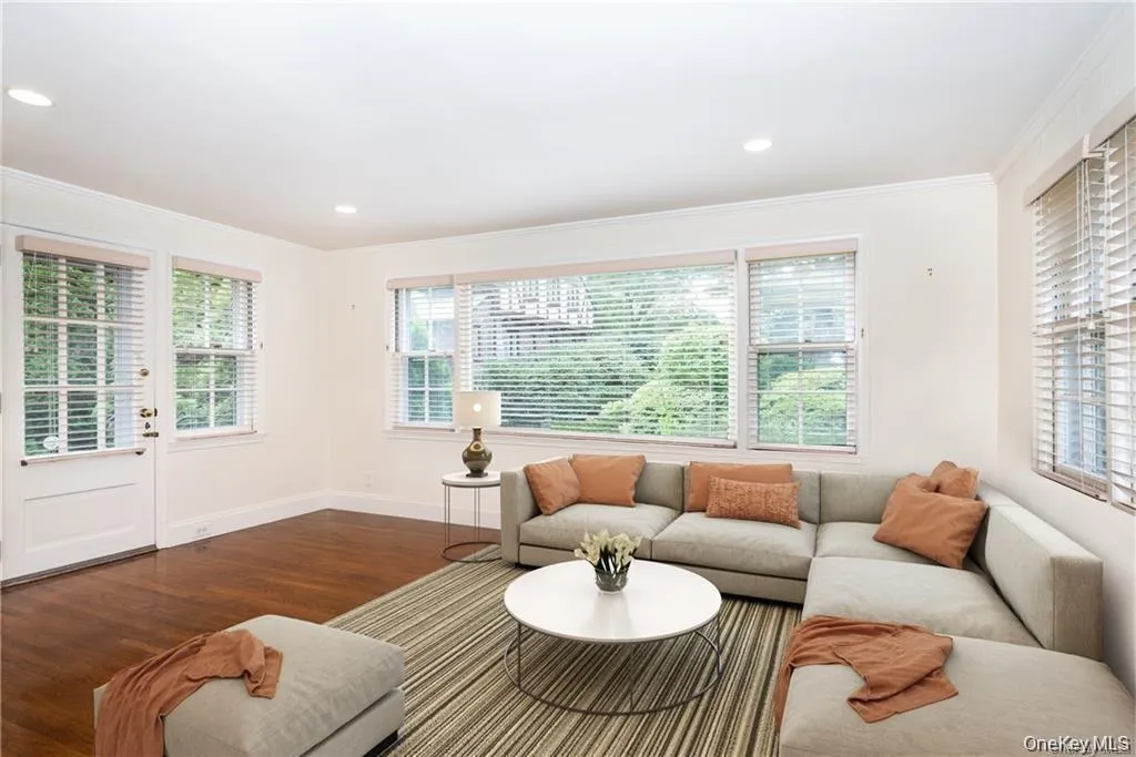25 Jerome Avenue, New Rochelle, NY, 4 Bedrooms Bedrooms, 9 Rooms Rooms,3 BathroomsBathrooms,Residential Lease,For Rent,Jerome,0,1035205 25 Jerome Avenue, New Rochelle, NY, 4 Bedrooms Bedrooms, 9 Rooms Rooms,3 BathroomsBathrooms,Residential Lease,For Rent,Jerome,0,1035205