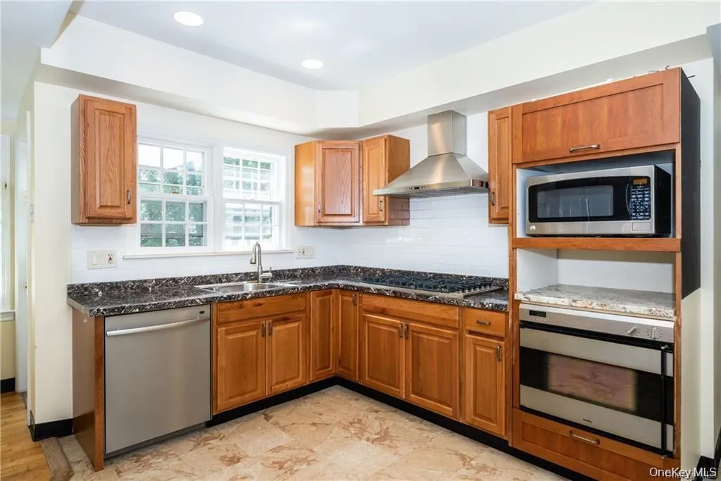 25 Jerome Avenue, New Rochelle, NY, 4 Bedrooms Bedrooms, 9 Rooms Rooms,3 BathroomsBathrooms,Residential Lease,For Rent,Jerome,0,1035205 25 Jerome Avenue, New Rochelle, NY, 4 Bedrooms Bedrooms, 9 Rooms Rooms,3 BathroomsBathrooms,Residential Lease,For Rent,Jerome,0,1035205