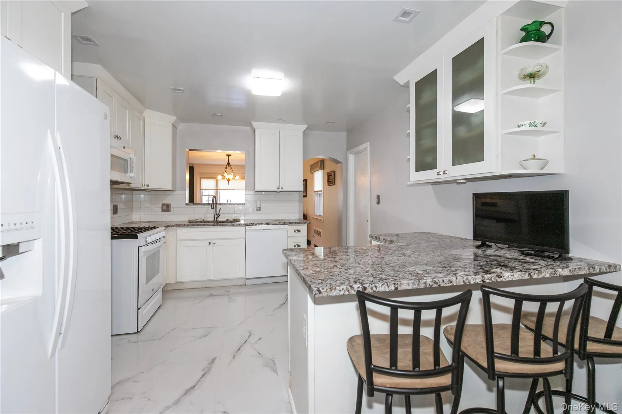 8 PLYMOUTH Road, North Hempstead, NY, 4 Bedrooms Bedrooms, 9 Rooms Rooms,2 BathroomsBathrooms,Residential,For Rent,PLYMOUTH,0,1035209 8 PLYMOUTH Road, North Hempstead, NY, 4 Bedrooms Bedrooms, 9 Rooms Rooms,2 BathroomsBathrooms,Residential,For Rent,PLYMOUTH,0,1035209