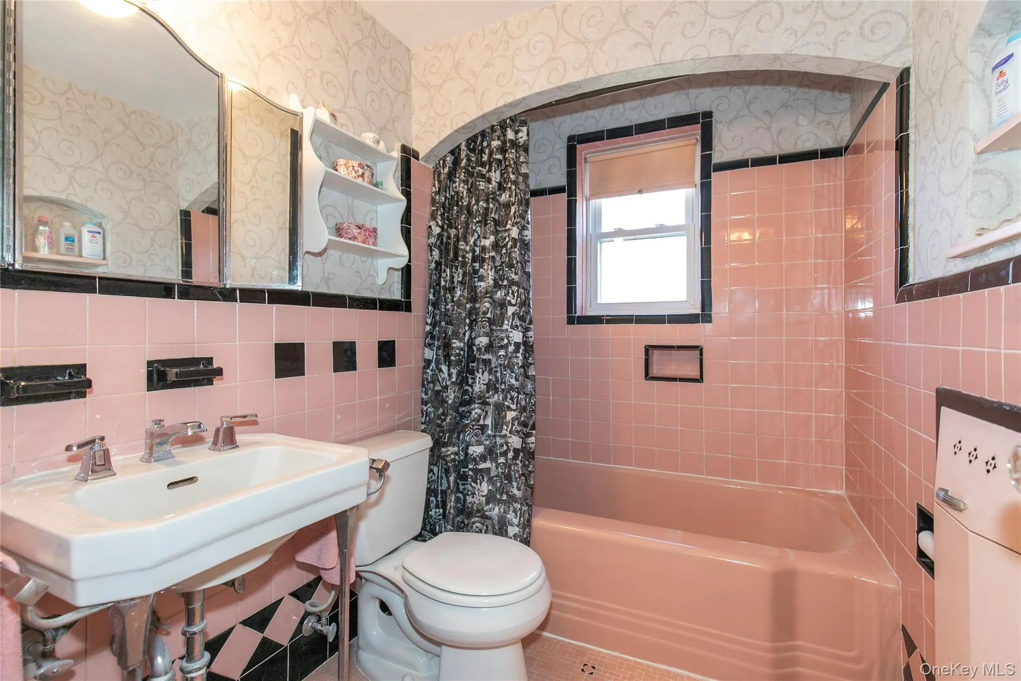 8 PLYMOUTH Road, North Hempstead, NY, 4 Bedrooms Bedrooms, 9 Rooms Rooms,2 BathroomsBathrooms,Residential,For Rent,PLYMOUTH,0,1035209 8 PLYMOUTH Road, North Hempstead, NY, 4 Bedrooms Bedrooms, 9 Rooms Rooms,2 BathroomsBathrooms,Residential,For Rent,PLYMOUTH,0,1035209