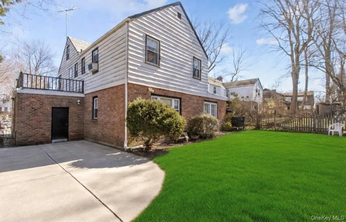 8 PLYMOUTH Road, North Hempstead, NY, 4 Bedrooms Bedrooms, 9 Rooms Rooms,2 BathroomsBathrooms,Residential,For Rent,PLYMOUTH,0,1035209 8 PLYMOUTH Road, North Hempstead, NY, 4 Bedrooms Bedrooms, 9 Rooms Rooms,2 BathroomsBathrooms,Residential,For Rent,PLYMOUTH,0,1035209