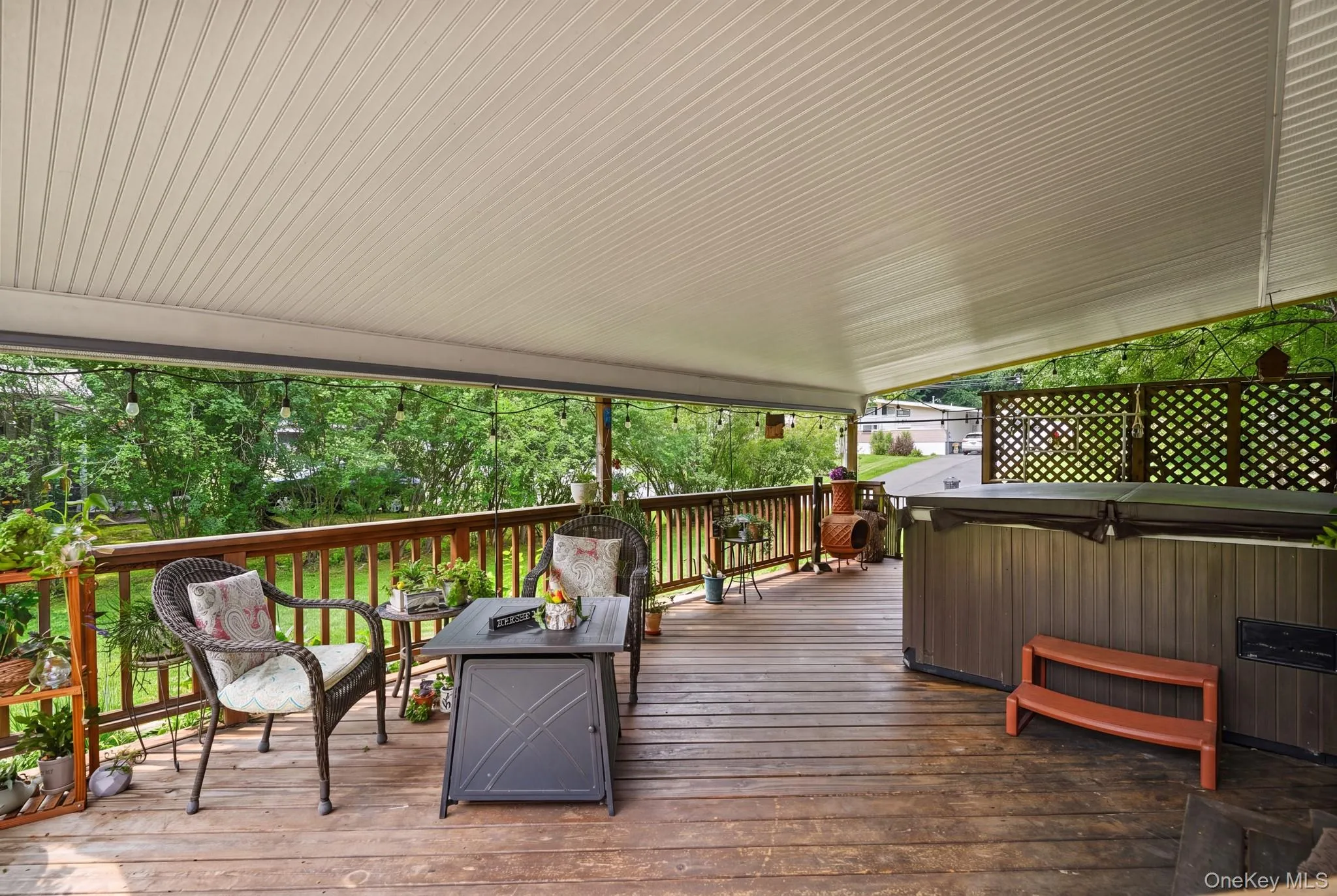Super private, covered deck Super private, covered deck