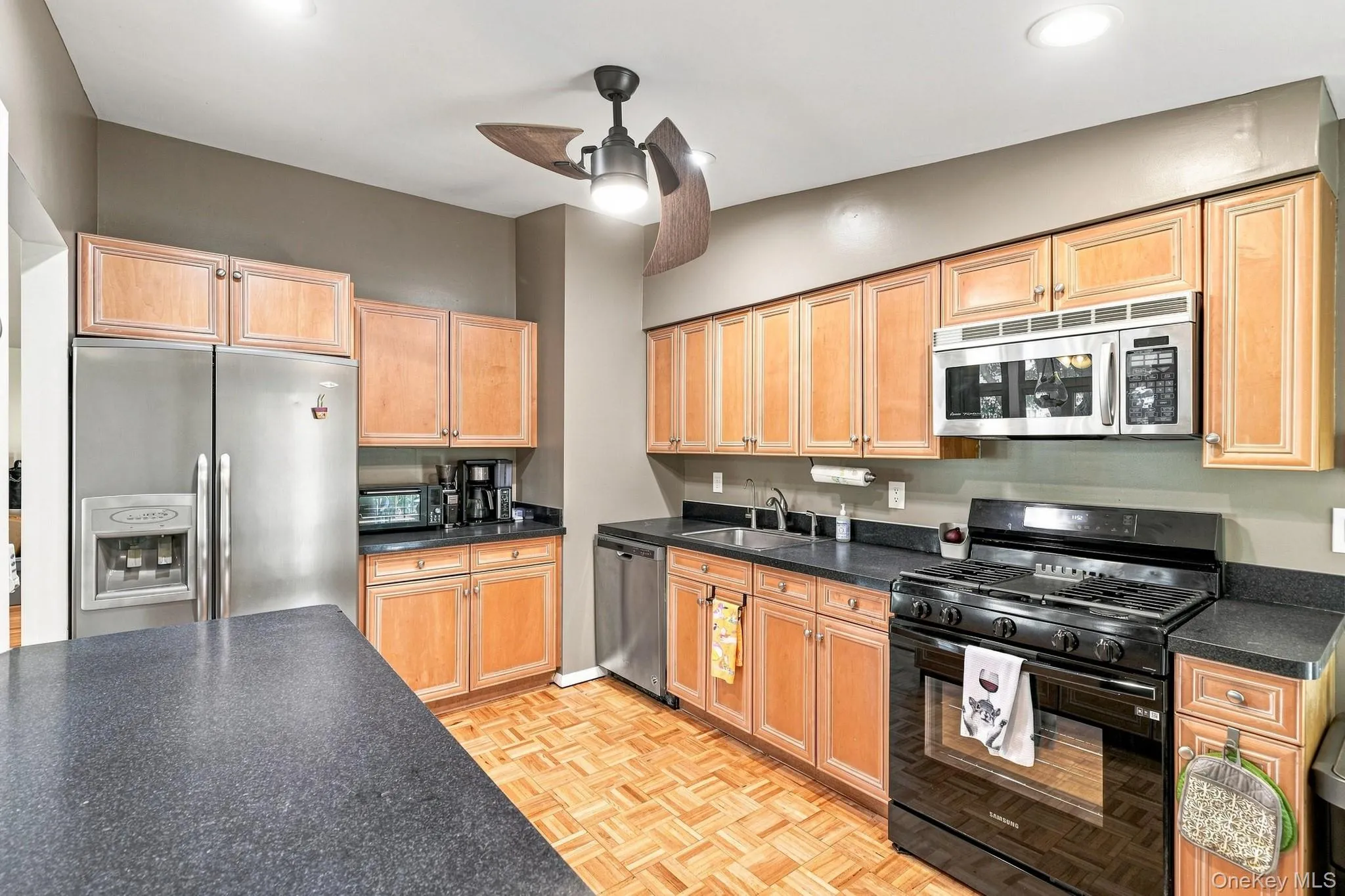 Plenty of counter space Plenty of counter space