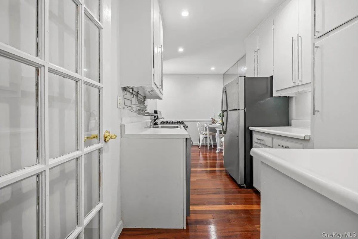 517 Riverdale Avenue, Yonkers, NY, 1 Bedroom Bedrooms, 3 Rooms Rooms,1 BathroomBathrooms,Residential,For Rent,Riverdale,0,1035230 517 Riverdale Avenue, Yonkers, NY, 1 Bedroom Bedrooms, 3 Rooms Rooms,1 BathroomBathrooms,Residential,For Rent,Riverdale,0,1035230