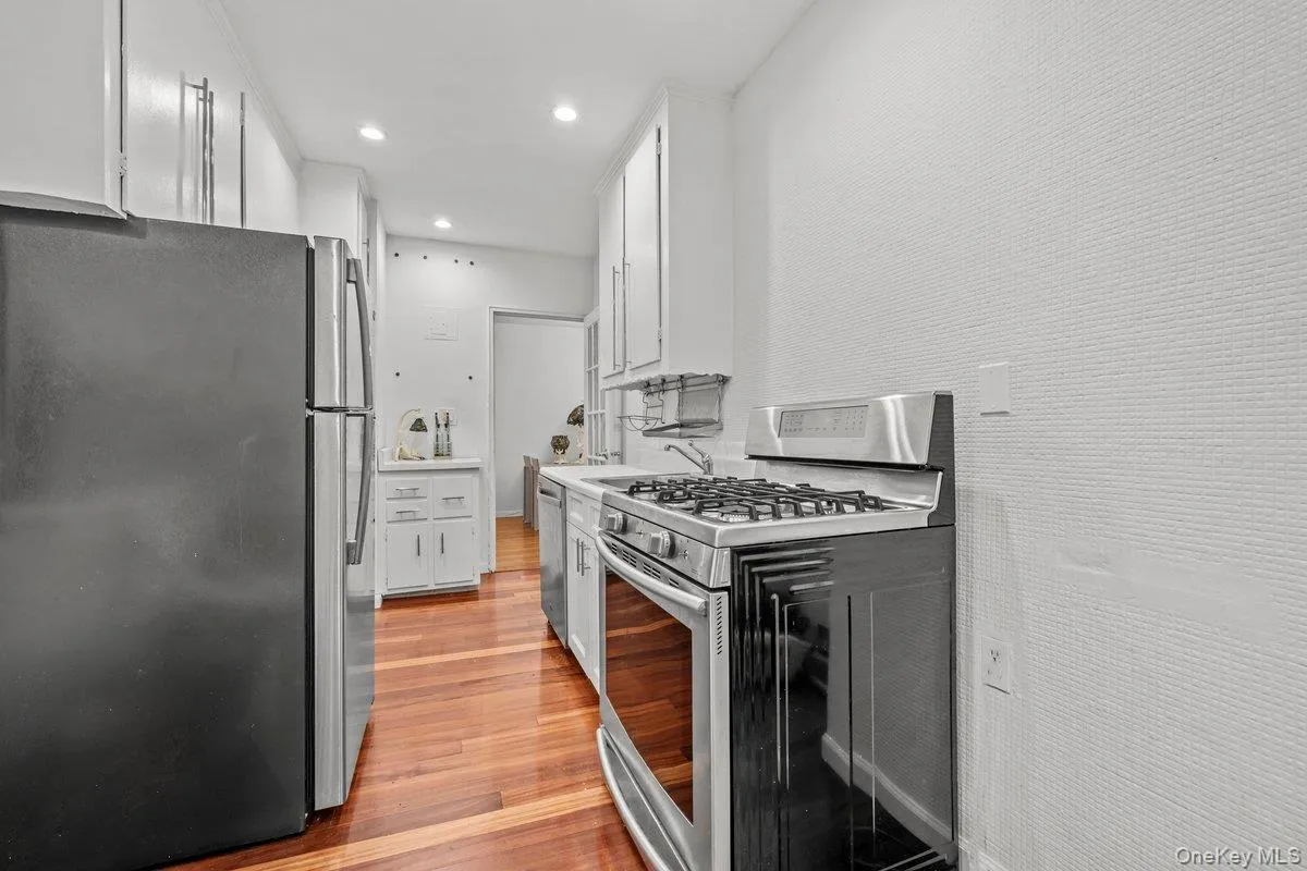 517 Riverdale Avenue, Yonkers, NY, 1 Bedroom Bedrooms, 3 Rooms Rooms,1 BathroomBathrooms,Residential,For Rent,Riverdale,0,1035230 517 Riverdale Avenue, Yonkers, NY, 1 Bedroom Bedrooms, 3 Rooms Rooms,1 BathroomBathrooms,Residential,For Rent,Riverdale,0,1035230