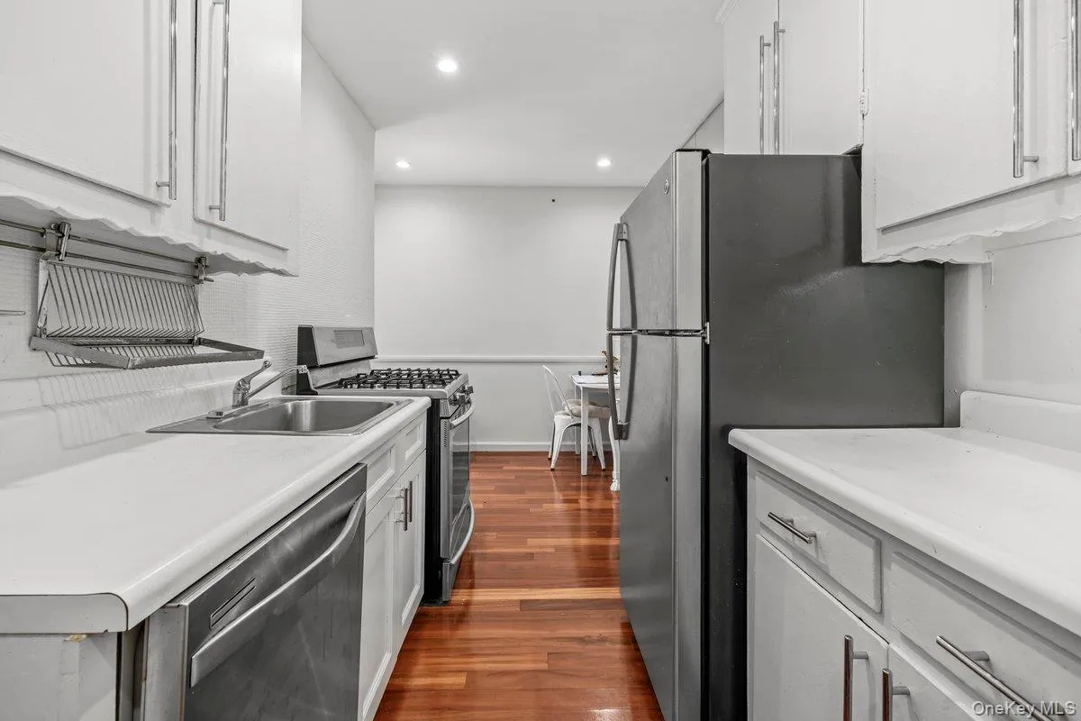 517 Riverdale Avenue, Yonkers, NY, 1 Bedroom Bedrooms, 3 Rooms Rooms,1 BathroomBathrooms,Residential,For Rent,Riverdale,0,1035230 517 Riverdale Avenue, Yonkers, NY, 1 Bedroom Bedrooms, 3 Rooms Rooms,1 BathroomBathrooms,Residential,For Rent,Riverdale,0,1035230