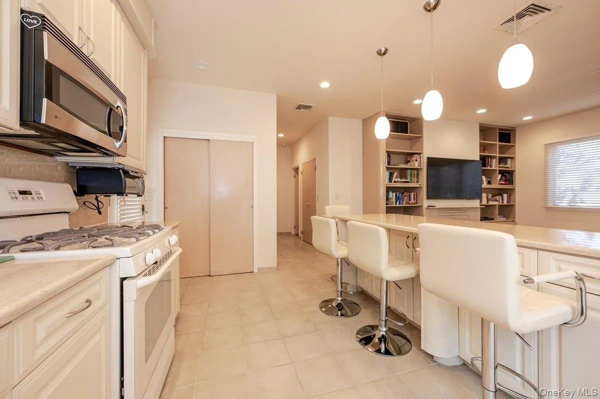 40 Cayuga Avenue, Hempstead, NY, 4 Bedrooms Bedrooms, 8 Rooms Rooms,4 BathroomsBathrooms,Residential Lease,For Rent,Cayuga,0,1035231 40 Cayuga Avenue, Hempstead, NY, 4 Bedrooms Bedrooms, 8 Rooms Rooms,4 BathroomsBathrooms,Residential Lease,For Rent,Cayuga,0,1035231