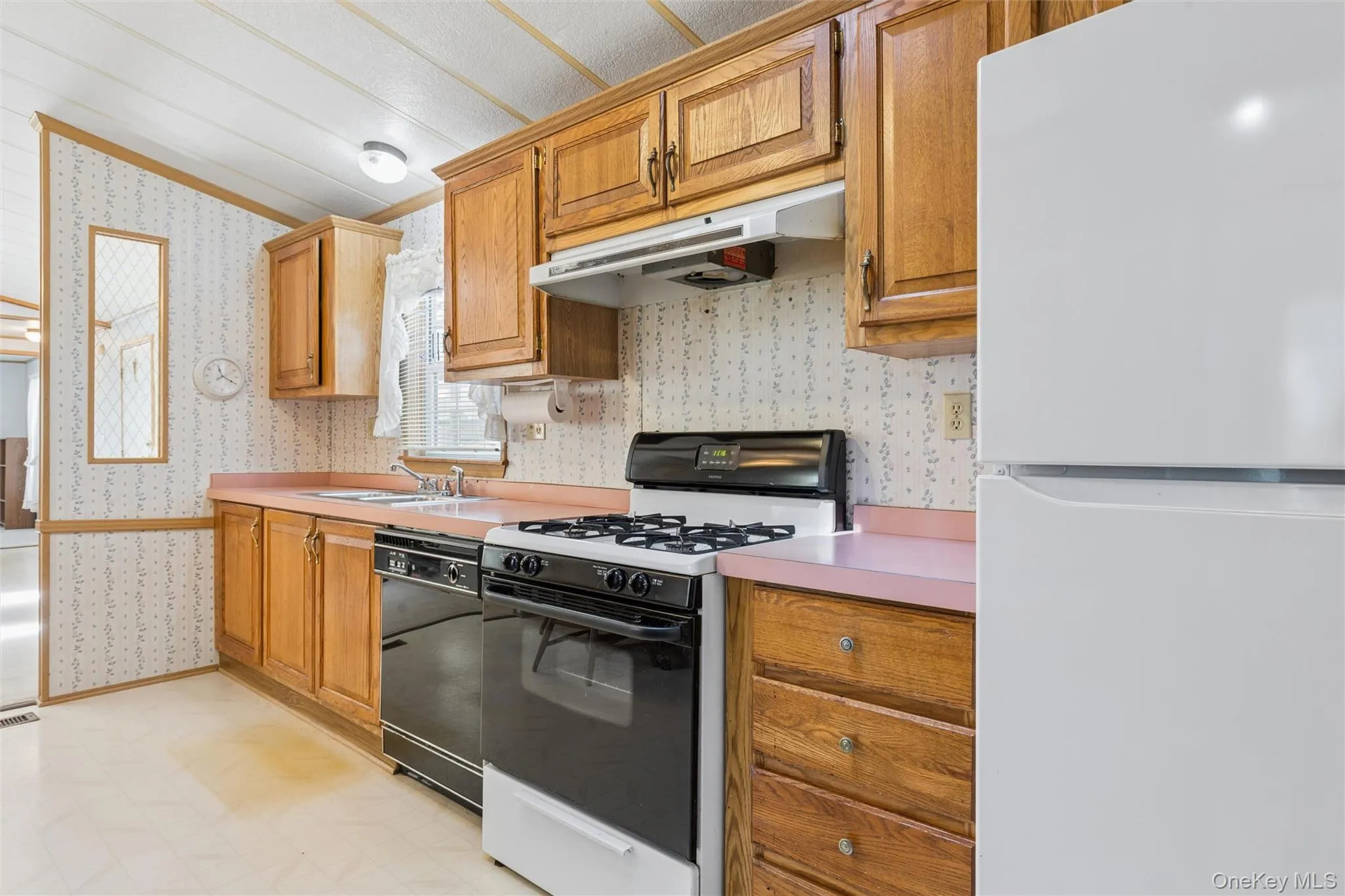 1661 Old Country Road, Riverhead, NY, 2 Bedrooms Bedrooms, 5 Rooms Rooms,2 BathroomsBathrooms,Residential,For Rent,Old Country,0,1035236 1661 Old Country Road, Riverhead, NY, 2 Bedrooms Bedrooms, 5 Rooms Rooms,2 BathroomsBathrooms,Residential,For Rent,Old Country,0,1035236