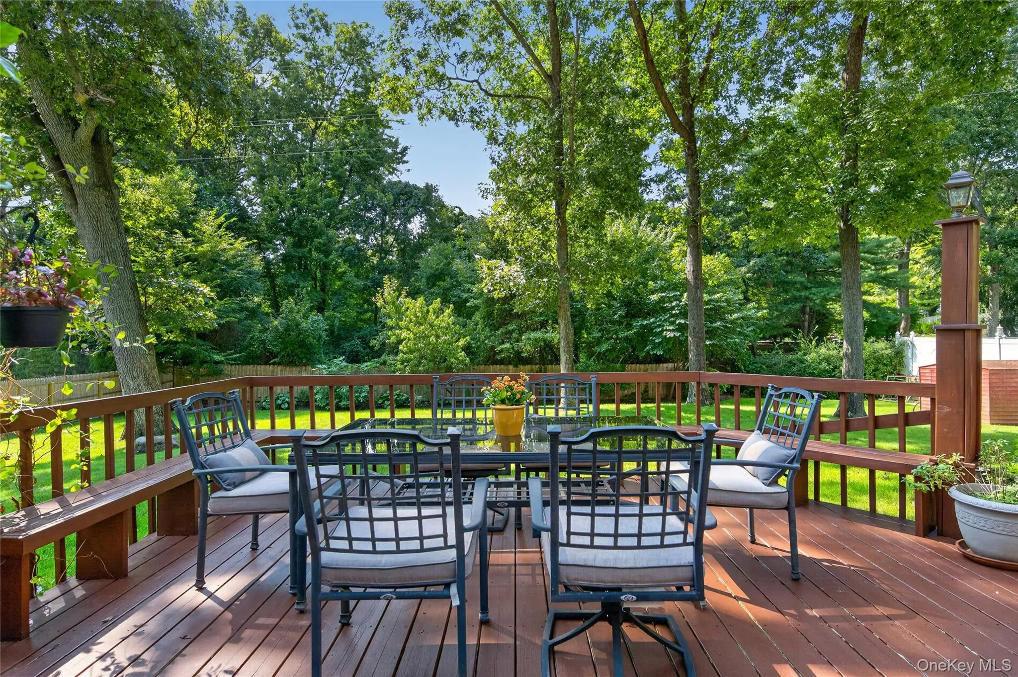 Large wrap-around deck Large wrap-around deck