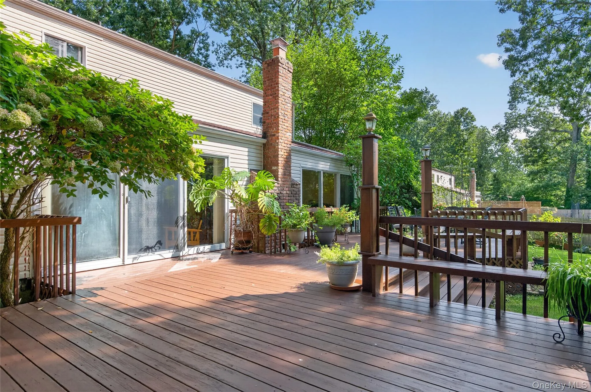 Large wrap-around deck Large wrap-around deck