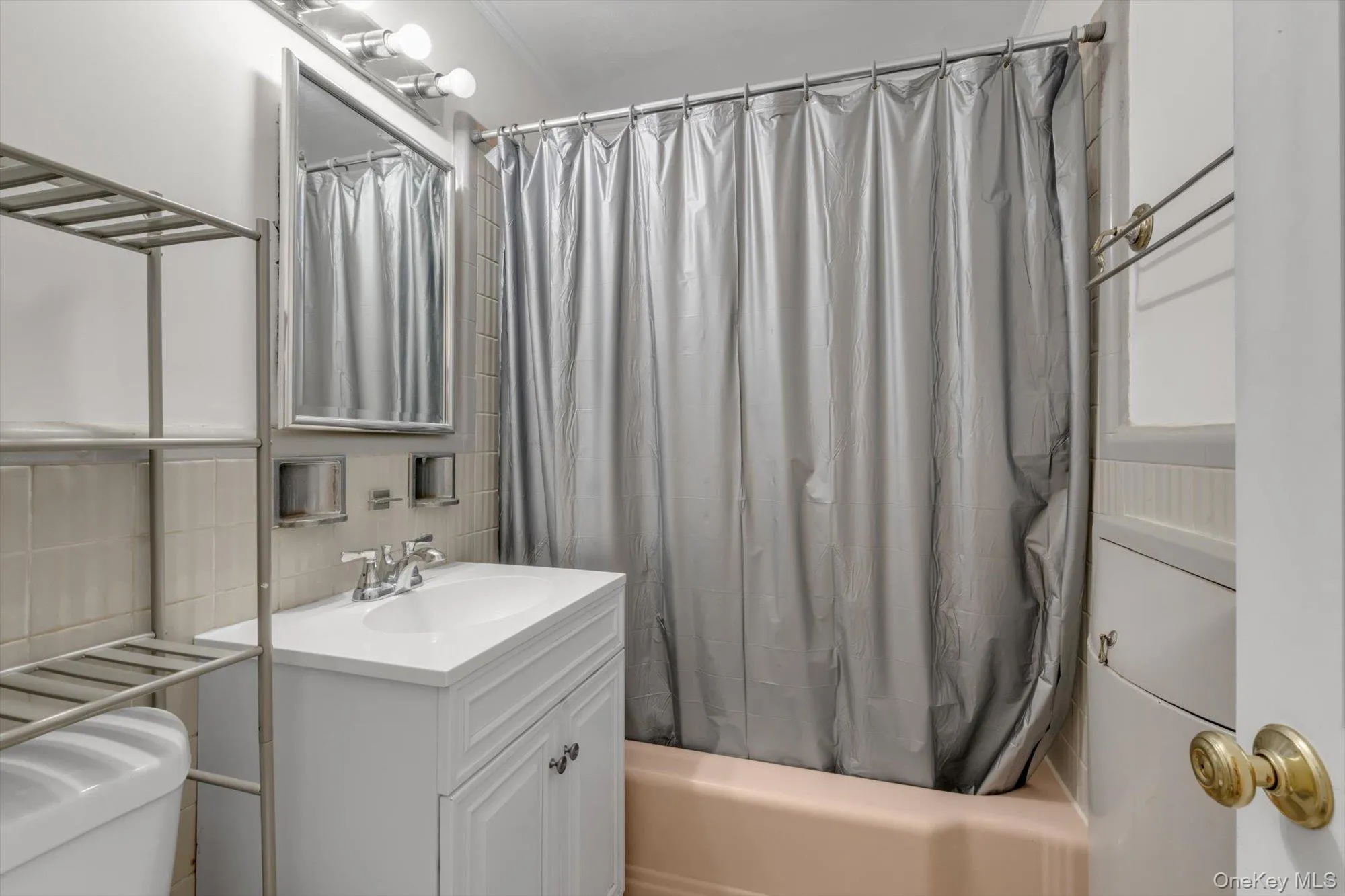 Bathroom with tub Bathroom with tub
