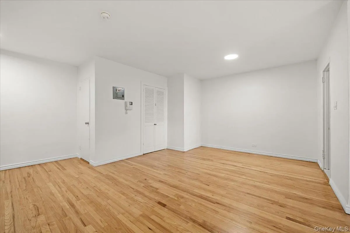 3720 Independence Avenue, New York, NY, 2 Bedrooms Bedrooms, 5 Rooms Rooms,2 BathroomsBathrooms,Residential,For Rent,Independence,0,1035273 3720 Independence Avenue, New York, NY, 2 Bedrooms Bedrooms, 5 Rooms Rooms,2 BathroomsBathrooms,Residential,For Rent,Independence,0,1035273