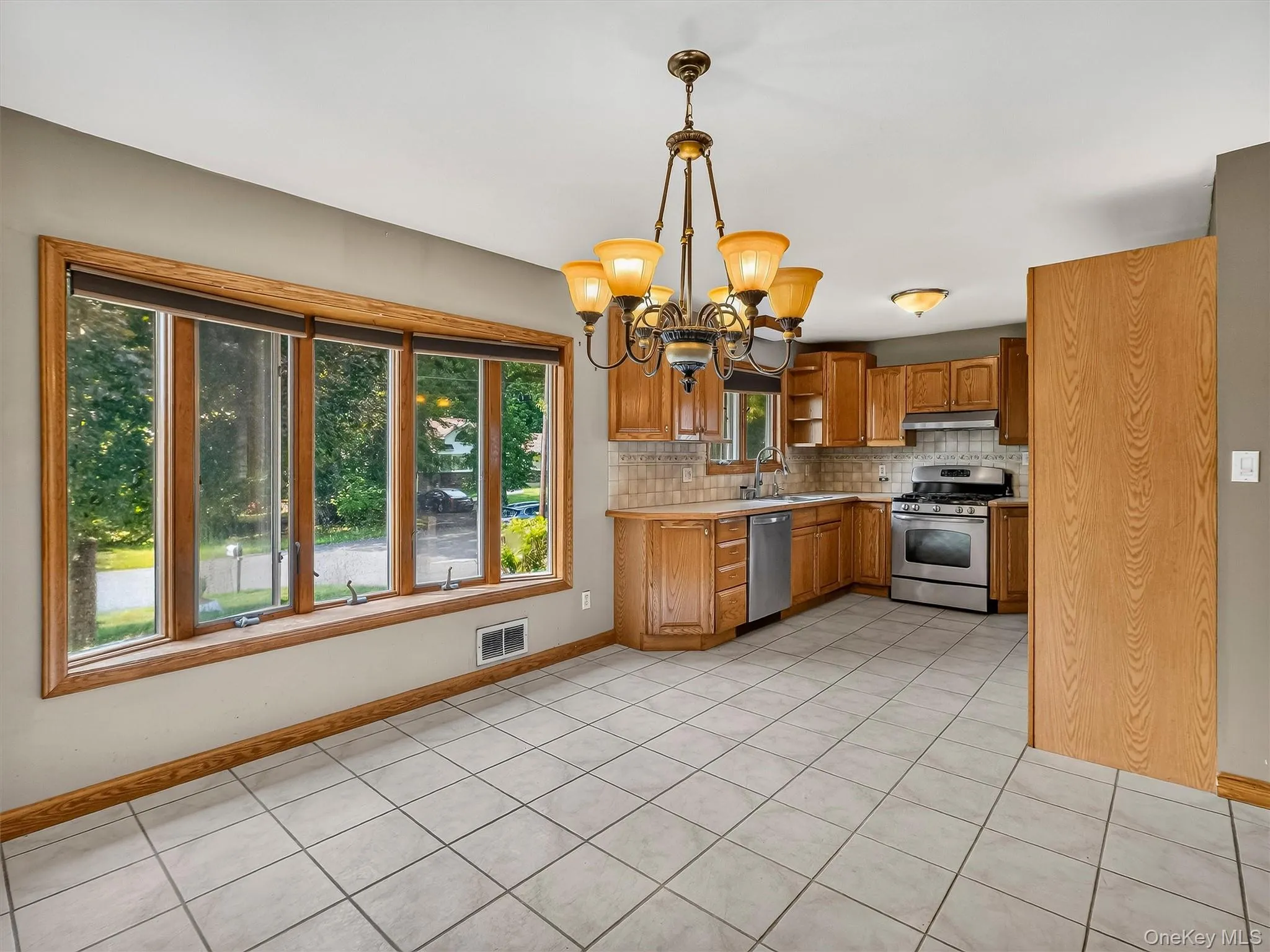 12 Elmwood Drive, Clarkstown, NY, 3 Bedrooms Bedrooms, 9 Rooms Rooms,2 BathroomsBathrooms,Residential,For Rent,Elmwood,0,1035280 12 Elmwood Drive, Clarkstown, NY, 3 Bedrooms Bedrooms, 9 Rooms Rooms,2 BathroomsBathrooms,Residential,For Rent,Elmwood,0,1035280