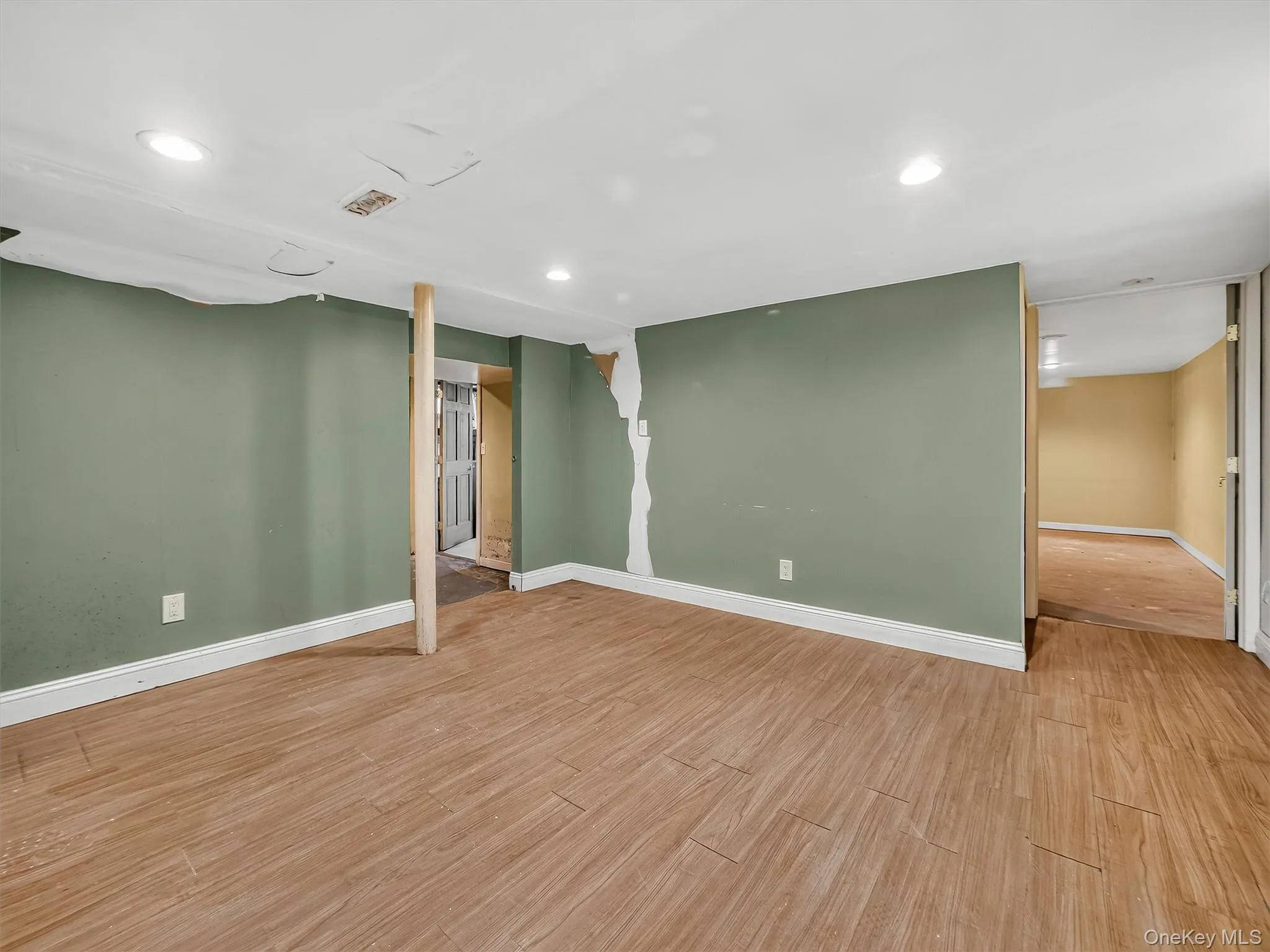 12 Elmwood Drive, Clarkstown, NY, 3 Bedrooms Bedrooms, 9 Rooms Rooms,2 BathroomsBathrooms,Residential,For Rent,Elmwood,0,1035280 12 Elmwood Drive, Clarkstown, NY, 3 Bedrooms Bedrooms, 9 Rooms Rooms,2 BathroomsBathrooms,Residential,For Rent,Elmwood,0,1035280