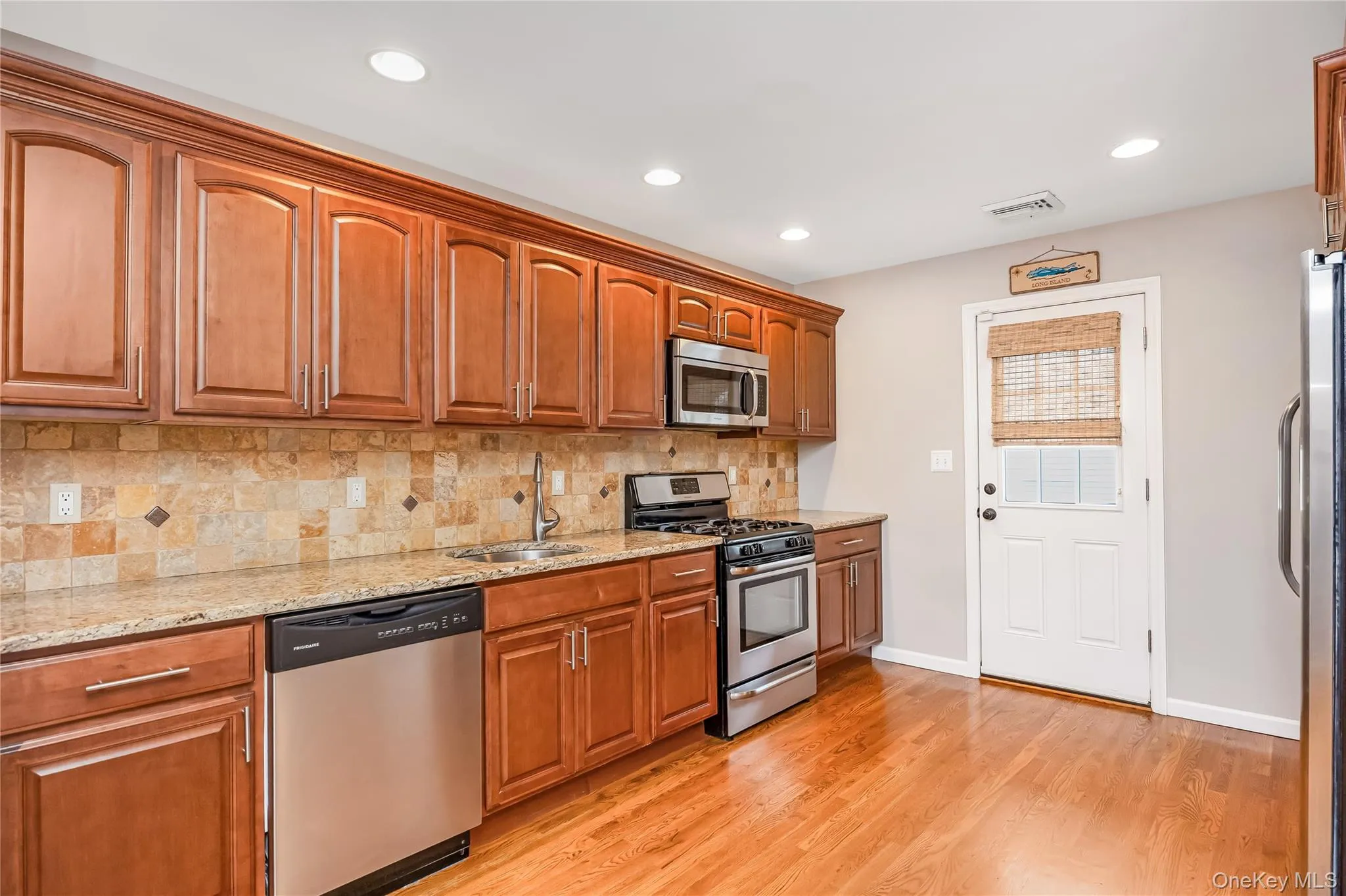 15 Dewey Road, Smithtown, NY, 3 Bedrooms Bedrooms, 6 Rooms Rooms,2 BathroomsBathrooms,Residential,For Rent,Dewey,0,1035282 15 Dewey Road, Smithtown, NY, 3 Bedrooms Bedrooms, 6 Rooms Rooms,2 BathroomsBathrooms,Residential,For Rent,Dewey,0,1035282