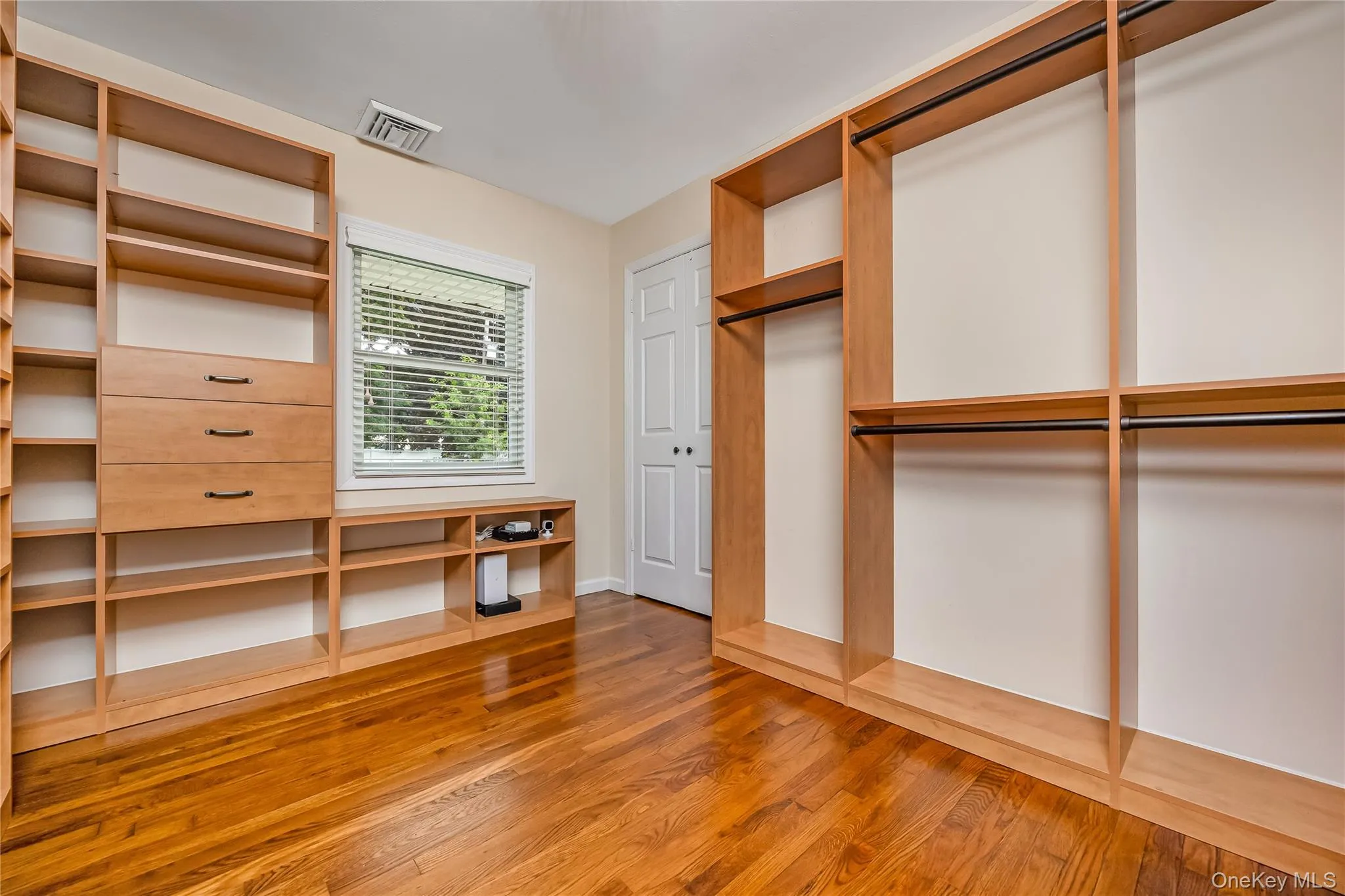 15 Dewey Road, Smithtown, NY, 3 Bedrooms Bedrooms, 6 Rooms Rooms,2 BathroomsBathrooms,Residential,For Rent,Dewey,0,1035282 15 Dewey Road, Smithtown, NY, 3 Bedrooms Bedrooms, 6 Rooms Rooms,2 BathroomsBathrooms,Residential,For Rent,Dewey,0,1035282