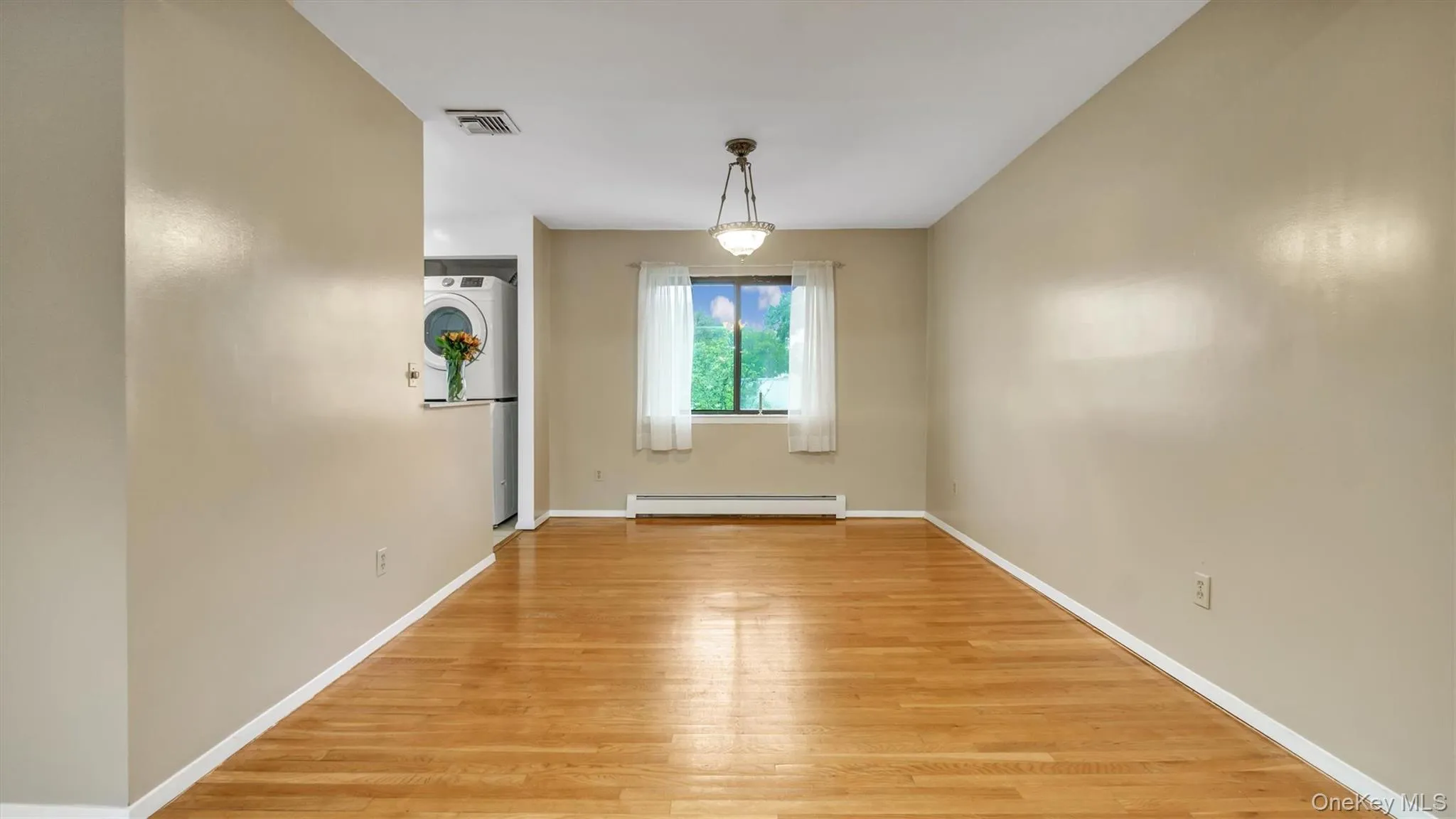 9 Harrison Avenue, Glen Cove, NY, 3 Bedrooms Bedrooms, 7 Rooms Rooms,1 BathroomBathrooms,Residential Lease,For Rent,Harrison,0,1035294 9 Harrison Avenue, Glen Cove, NY, 3 Bedrooms Bedrooms, 7 Rooms Rooms,1 BathroomBathrooms,Residential Lease,For Rent,Harrison,0,1035294