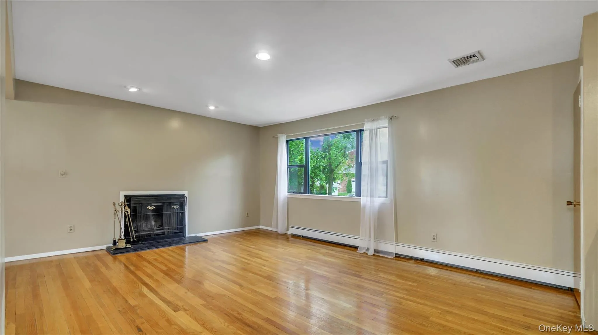 9 Harrison Avenue, Glen Cove, NY, 3 Bedrooms Bedrooms, 7 Rooms Rooms,1 BathroomBathrooms,Residential Lease,For Rent,Harrison,0,1035294 9 Harrison Avenue, Glen Cove, NY, 3 Bedrooms Bedrooms, 7 Rooms Rooms,1 BathroomBathrooms,Residential Lease,For Rent,Harrison,0,1035294