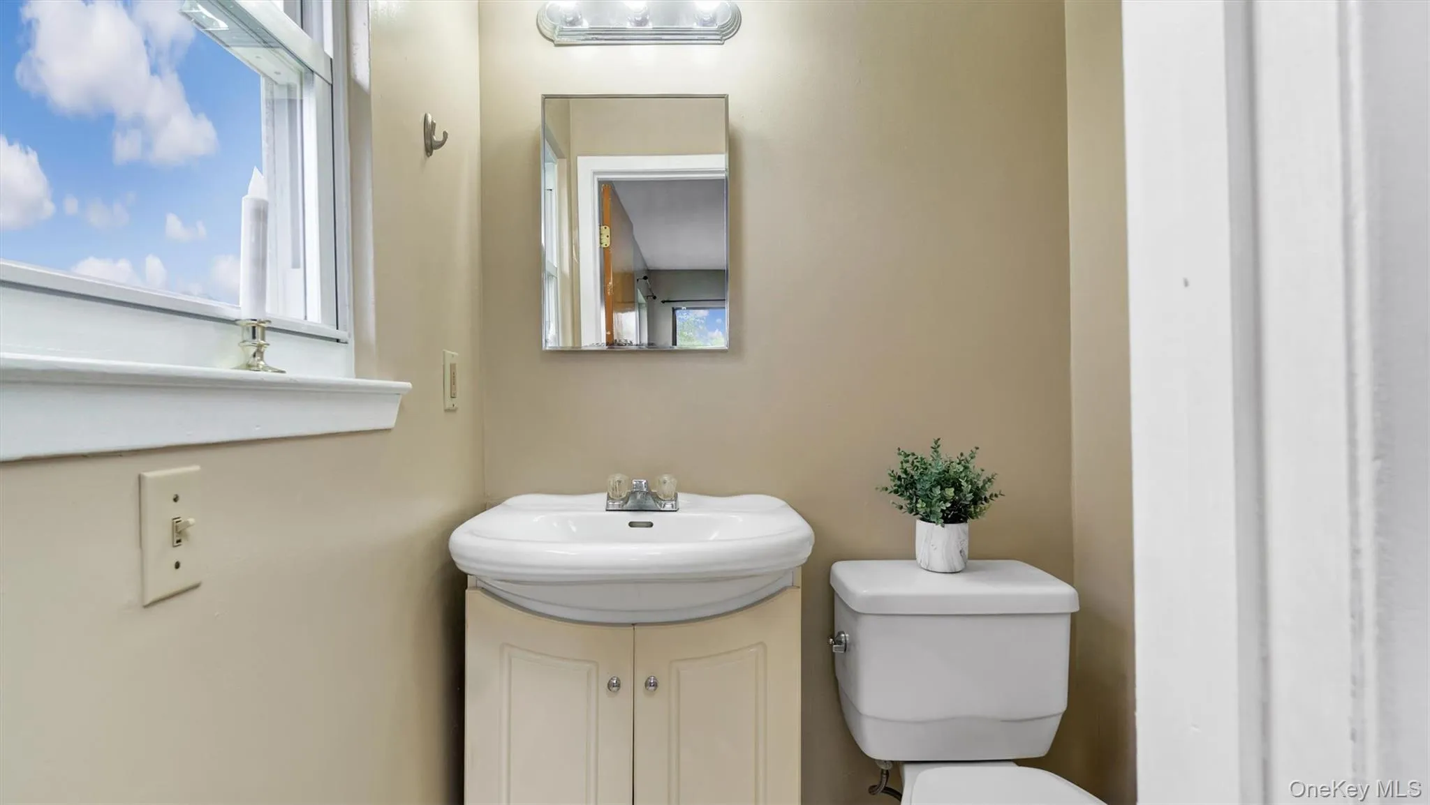 9 Harrison Avenue, Glen Cove, NY, 3 Bedrooms Bedrooms, 7 Rooms Rooms,1 BathroomBathrooms,Residential Lease,For Rent,Harrison,0,1035294 9 Harrison Avenue, Glen Cove, NY, 3 Bedrooms Bedrooms, 7 Rooms Rooms,1 BathroomBathrooms,Residential Lease,For Rent,Harrison,0,1035294
