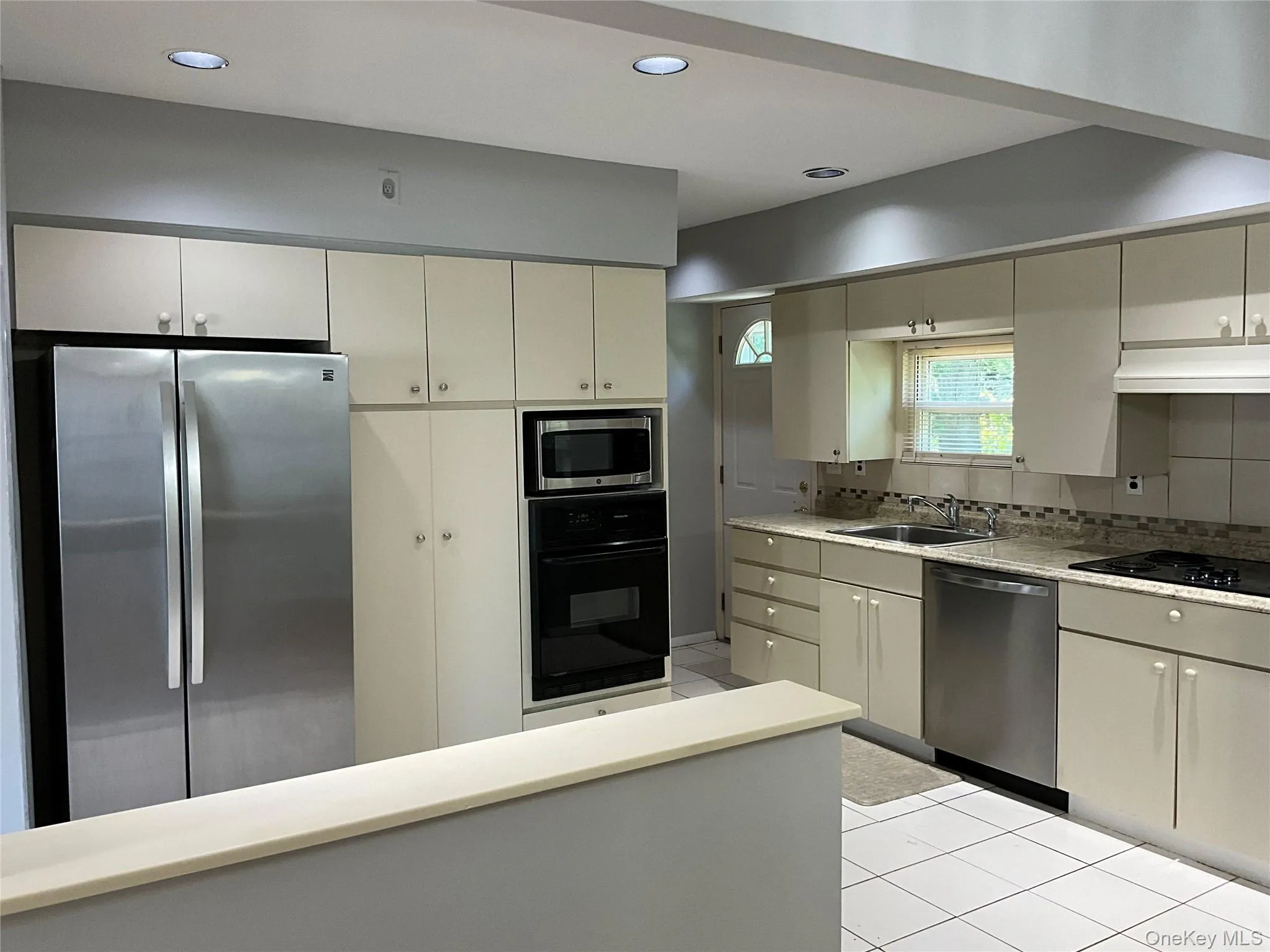 195 Central Park Road, Oyster Bay, NY, 3 Bedrooms Bedrooms, 7 Rooms Rooms,1 BathroomBathrooms,Residential Lease,For Rent,Central Park,0,1035303 195 Central Park Road, Oyster Bay, NY, 3 Bedrooms Bedrooms, 7 Rooms Rooms,1 BathroomBathrooms,Residential Lease,For Rent,Central Park,0,1035303