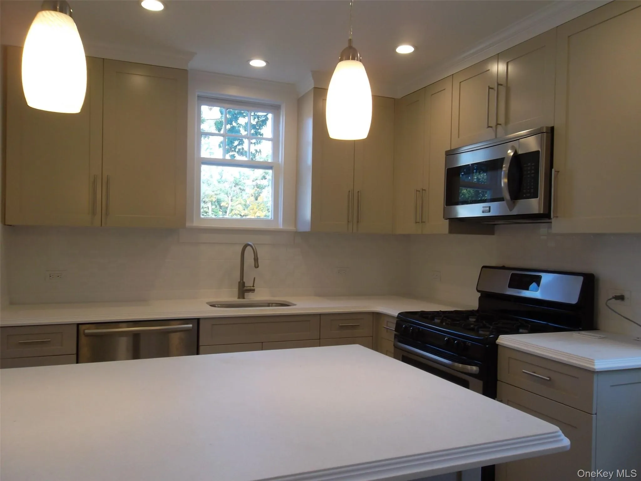 95 High Street, Huntington, NY, 1 Bedroom Bedrooms, 3 Rooms Rooms,1 BathroomBathrooms,Residential Lease,For Rent,High,0,1035319 95 High Street, Huntington, NY, 1 Bedroom Bedrooms, 3 Rooms Rooms,1 BathroomBathrooms,Residential Lease,For Rent,High,0,1035319