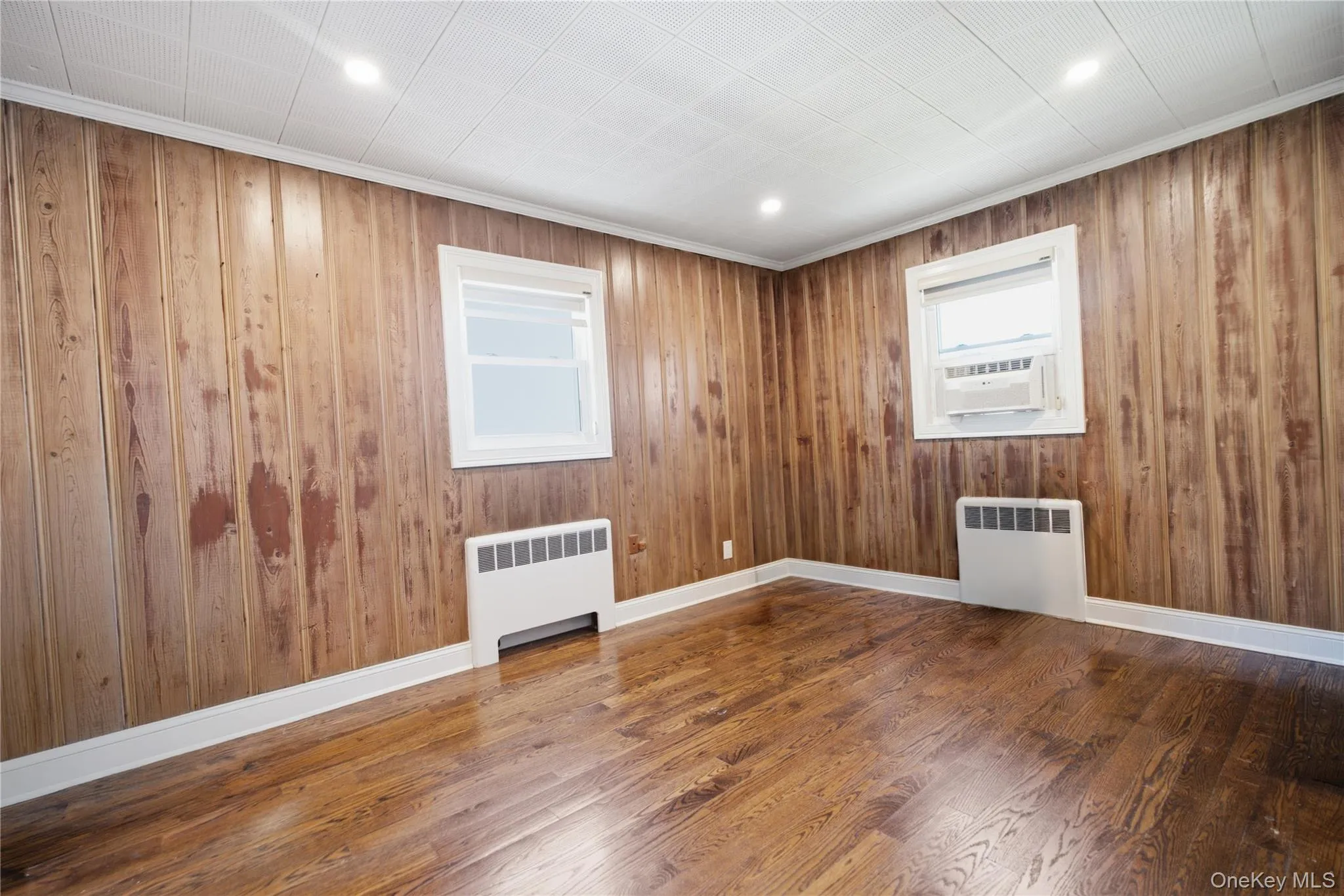 1641 Falmouth Avenue, North Hempstead, NY, 3 Bedrooms Bedrooms, 7 Rooms Rooms,2 BathroomsBathrooms,Residential Lease,For Rent,Falmouth,0,1035321 1641 Falmouth Avenue, North Hempstead, NY, 3 Bedrooms Bedrooms, 7 Rooms Rooms,2 BathroomsBathrooms,Residential Lease,For Rent,Falmouth,0,1035321