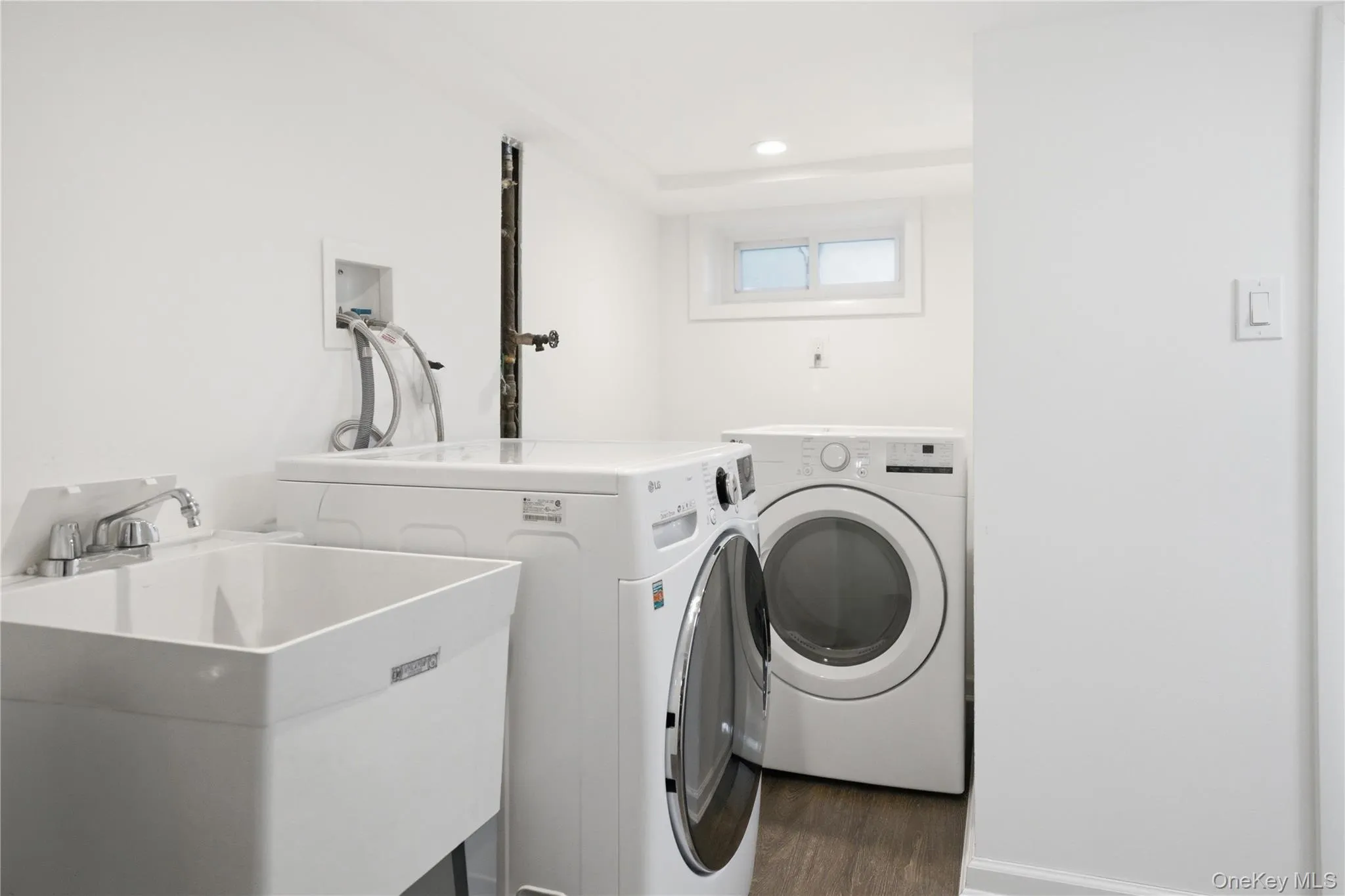 1641 Falmouth Avenue, North Hempstead, NY, 3 Bedrooms Bedrooms, 7 Rooms Rooms,2 BathroomsBathrooms,Residential Lease,For Rent,Falmouth,0,1035321 1641 Falmouth Avenue, North Hempstead, NY, 3 Bedrooms Bedrooms, 7 Rooms Rooms,2 BathroomsBathrooms,Residential Lease,For Rent,Falmouth,0,1035321