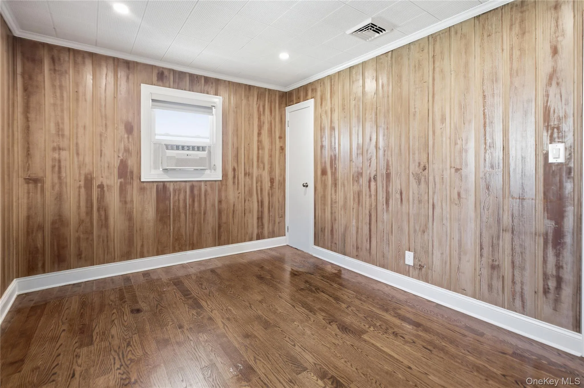 1641 Falmouth Avenue, North Hempstead, NY, 3 Bedrooms Bedrooms, 7 Rooms Rooms,2 BathroomsBathrooms,Residential Lease,For Rent,Falmouth,0,1035321 1641 Falmouth Avenue, North Hempstead, NY, 3 Bedrooms Bedrooms, 7 Rooms Rooms,2 BathroomsBathrooms,Residential Lease,For Rent,Falmouth,0,1035321