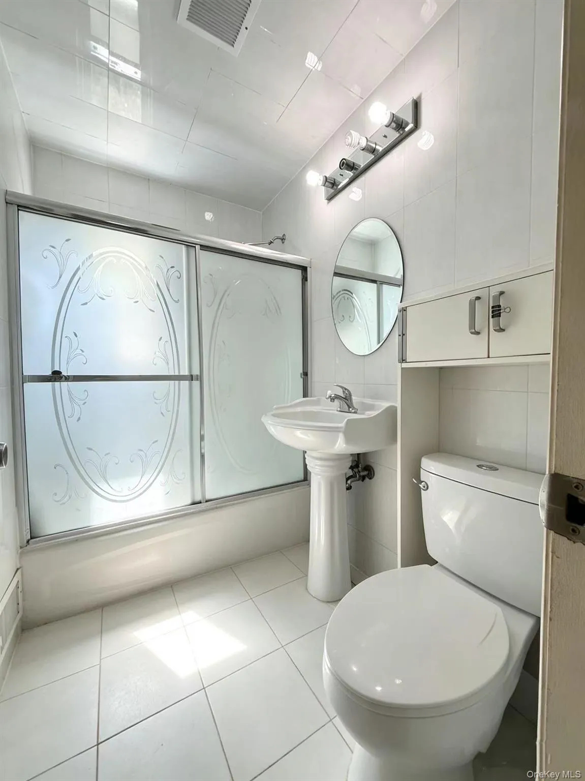 204-28 46th Avenue, New York, NY, 3 Bedrooms Bedrooms, 6 Rooms Rooms,2 BathroomsBathrooms,Residential,For Rent,46th,0,1035322 204-28 46th Avenue, New York, NY, 3 Bedrooms Bedrooms, 6 Rooms Rooms,2 BathroomsBathrooms,Residential,For Rent,46th,0,1035322