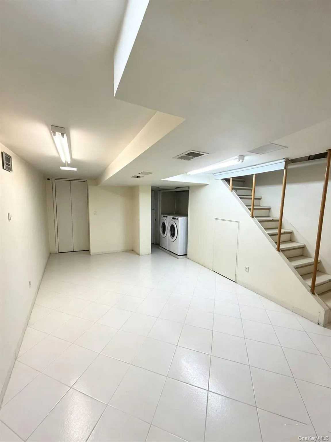 204-28 46th Avenue, New York, NY, 3 Bedrooms Bedrooms, 6 Rooms Rooms,2 BathroomsBathrooms,Residential,For Rent,46th,0,1035322 204-28 46th Avenue, New York, NY, 3 Bedrooms Bedrooms, 6 Rooms Rooms,2 BathroomsBathrooms,Residential,For Rent,46th,0,1035322