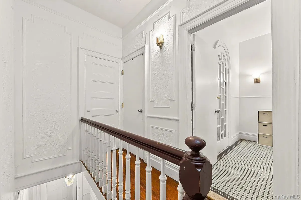 Hallway on the second floor. Hallway on the second floor.