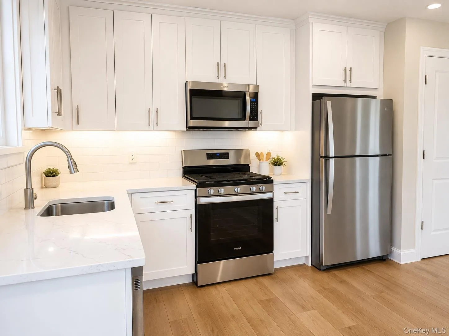 Stunning Kitchen with stainless steel appliances and gas cooking Stunning Kitchen with stainless steel appliances and gas cooking