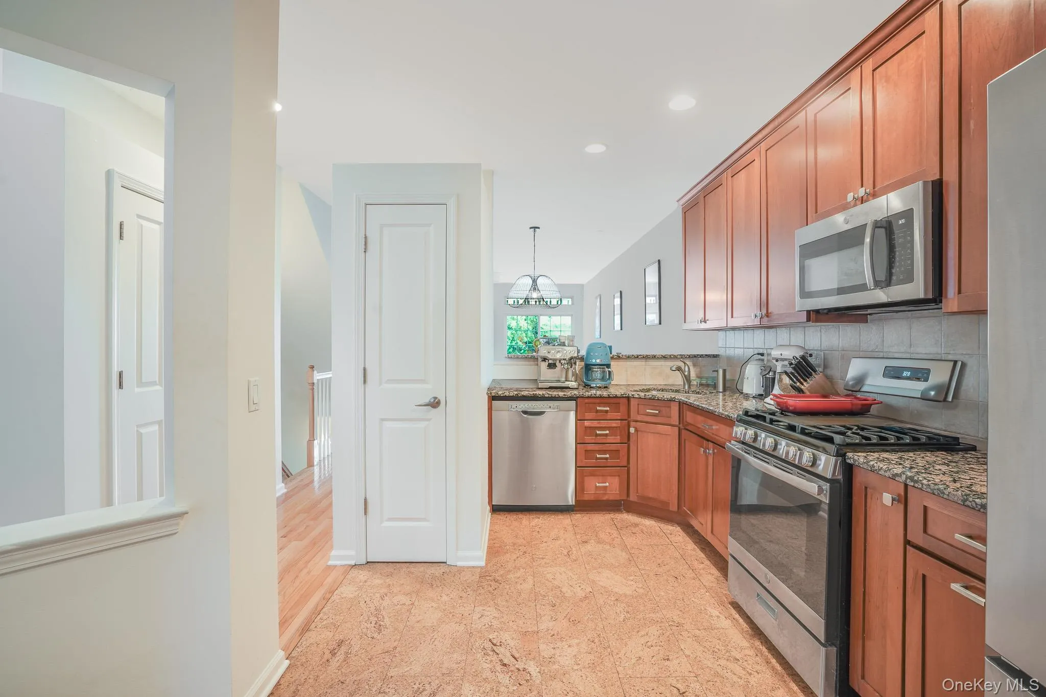 504 Southview Drive, Poughkeepsie, NY, 2 Bedrooms Bedrooms, 10 Rooms Rooms,2 BathroomsBathrooms,Residential,For Rent,Southview,0,1035359 504 Southview Drive, Poughkeepsie, NY, 2 Bedrooms Bedrooms, 10 Rooms Rooms,2 BathroomsBathrooms,Residential,For Rent,Southview,0,1035359