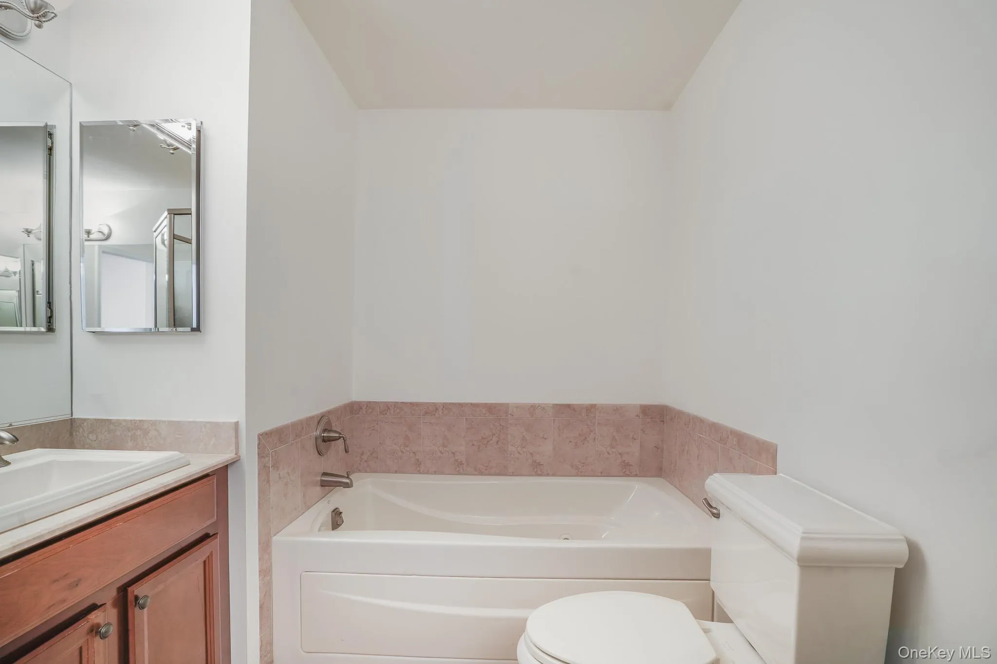 504 Southview Drive, Poughkeepsie, NY, 2 Bedrooms Bedrooms, 10 Rooms Rooms,2 BathroomsBathrooms,Residential,For Rent,Southview,0,1035359 504 Southview Drive, Poughkeepsie, NY, 2 Bedrooms Bedrooms, 10 Rooms Rooms,2 BathroomsBathrooms,Residential,For Rent,Southview,0,1035359
