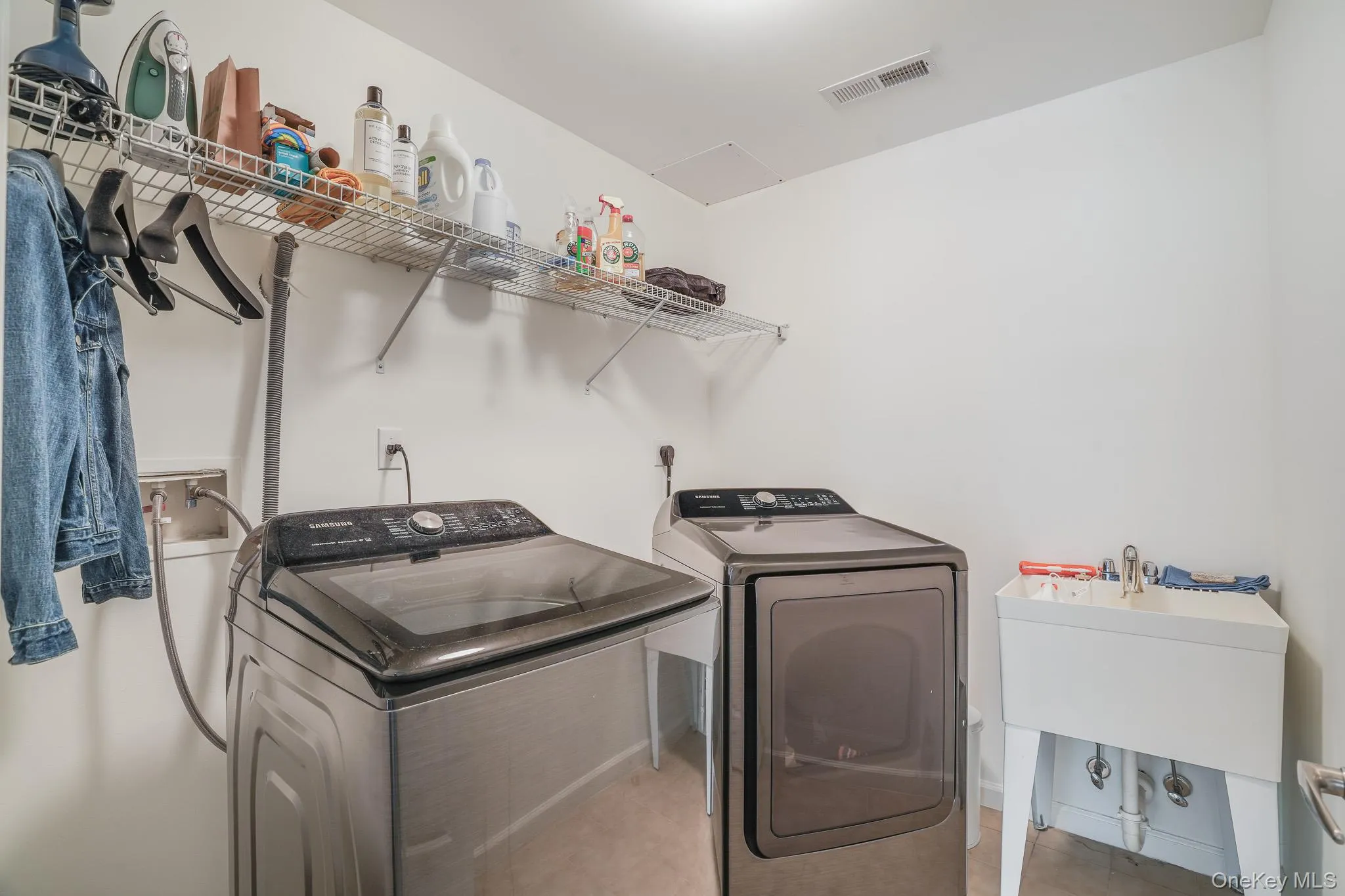 504 Southview Drive, Poughkeepsie, NY, 2 Bedrooms Bedrooms, 10 Rooms Rooms,2 BathroomsBathrooms,Residential,For Rent,Southview,0,1035359 504 Southview Drive, Poughkeepsie, NY, 2 Bedrooms Bedrooms, 10 Rooms Rooms,2 BathroomsBathrooms,Residential,For Rent,Southview,0,1035359