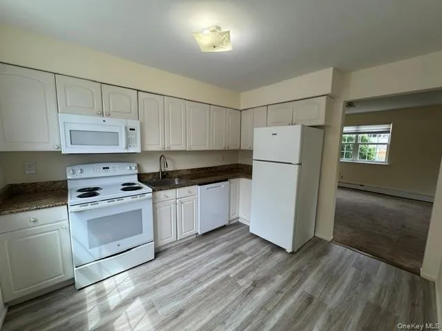 6 Tredwell Avenue, Oyster Bay, NY, 3 Bedrooms Bedrooms, 6 Rooms Rooms,2 BathroomsBathrooms,Residential Lease,For Rent,Tredwell,0,1035361 6 Tredwell Avenue, Oyster Bay, NY, 3 Bedrooms Bedrooms, 6 Rooms Rooms,2 BathroomsBathrooms,Residential Lease,For Rent,Tredwell,0,1035361