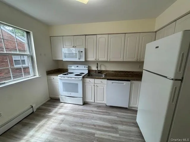 6 Tredwell Avenue, Oyster Bay, NY, 3 Bedrooms Bedrooms, 6 Rooms Rooms,2 BathroomsBathrooms,Residential Lease,For Rent,Tredwell,0,1035361 6 Tredwell Avenue, Oyster Bay, NY, 3 Bedrooms Bedrooms, 6 Rooms Rooms,2 BathroomsBathrooms,Residential Lease,For Rent,Tredwell,0,1035361