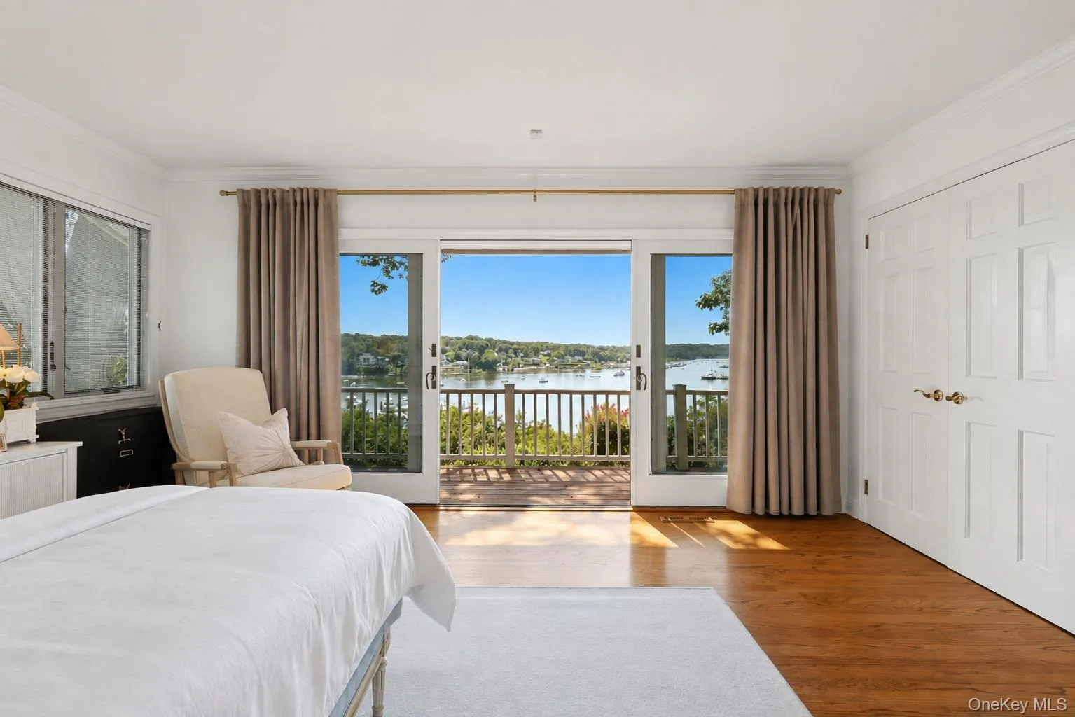 Primary Suite w/ Amazing Waterviews Primary Suite w/ Amazing Waterviews