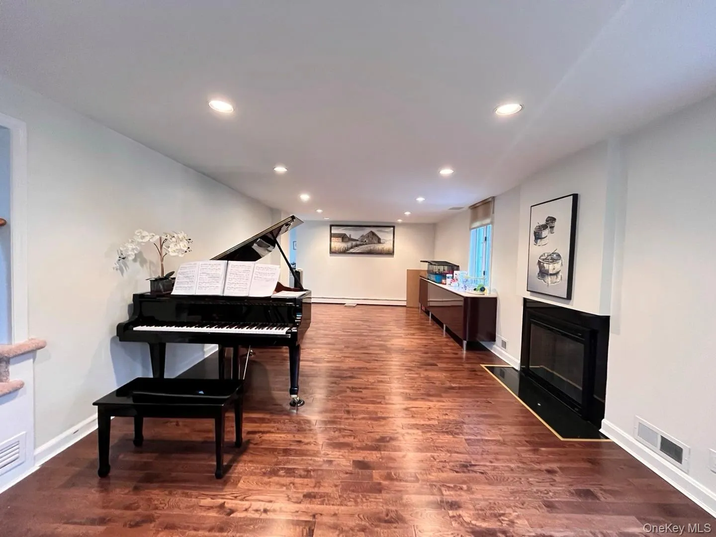 26 Polo Field Lane, North Hempstead, NY, 5 Bedrooms Bedrooms, 12 Rooms Rooms,3 BathroomsBathrooms,Residential,For Rent,Polo Field,0,1035385 26 Polo Field Lane, North Hempstead, NY, 5 Bedrooms Bedrooms, 12 Rooms Rooms,3 BathroomsBathrooms,Residential,For Rent,Polo Field,0,1035385