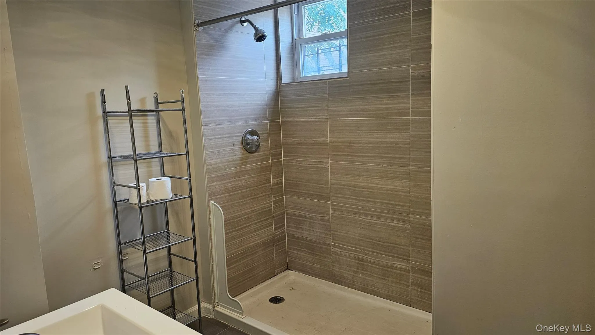 52 Chestnut Street, Yonkers, NY, 3 Bedrooms Bedrooms, 5 Rooms Rooms,1 BathroomBathrooms,Residential Lease,For Rent,Chestnut,0,1035394 52 Chestnut Street, Yonkers, NY, 3 Bedrooms Bedrooms, 5 Rooms Rooms,1 BathroomBathrooms,Residential Lease,For Rent,Chestnut,0,1035394