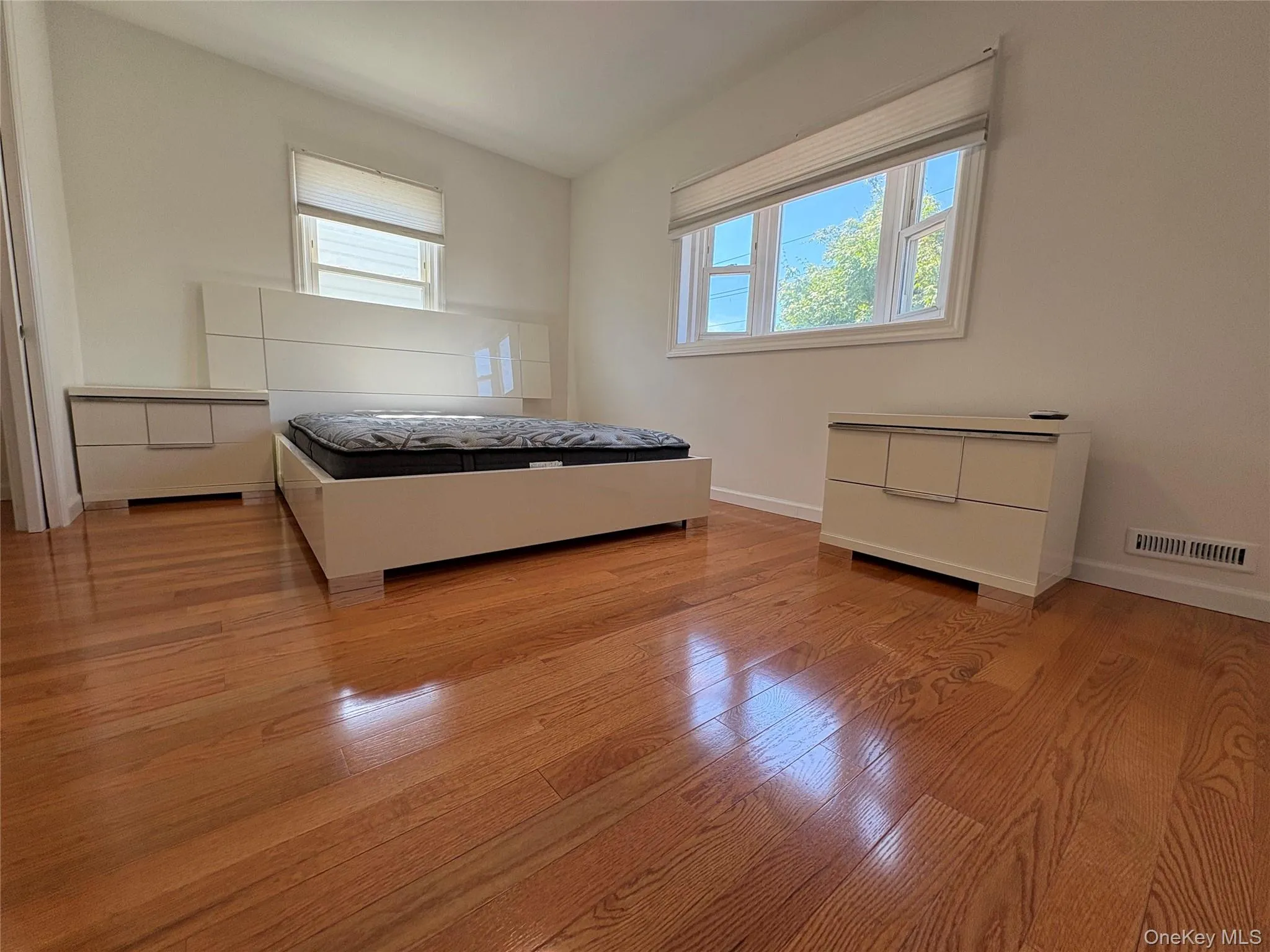 3233 200 Street, New York, NY, 3 Bedrooms Bedrooms, 6 Rooms Rooms,1 BathroomBathrooms,Residential Lease,For Rent,200,0,1035402 3233 200 Street, New York, NY, 3 Bedrooms Bedrooms, 6 Rooms Rooms,1 BathroomBathrooms,Residential Lease,For Rent,200,0,1035402