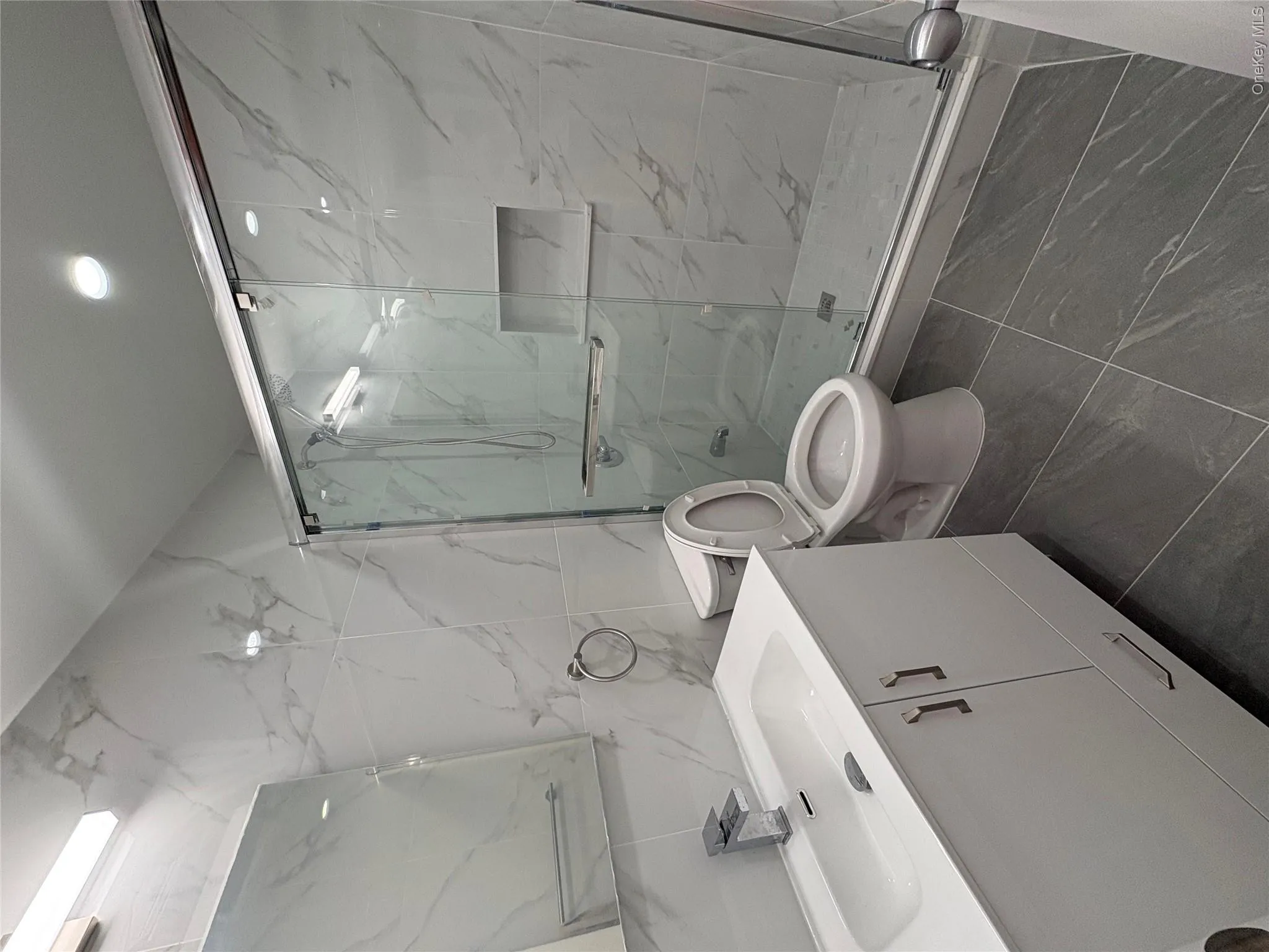 3233 200 Street, New York, NY, 3 Bedrooms Bedrooms, 6 Rooms Rooms,1 BathroomBathrooms,Residential Lease,For Rent,200,0,1035402 3233 200 Street, New York, NY, 3 Bedrooms Bedrooms, 6 Rooms Rooms,1 BathroomBathrooms,Residential Lease,For Rent,200,0,1035402